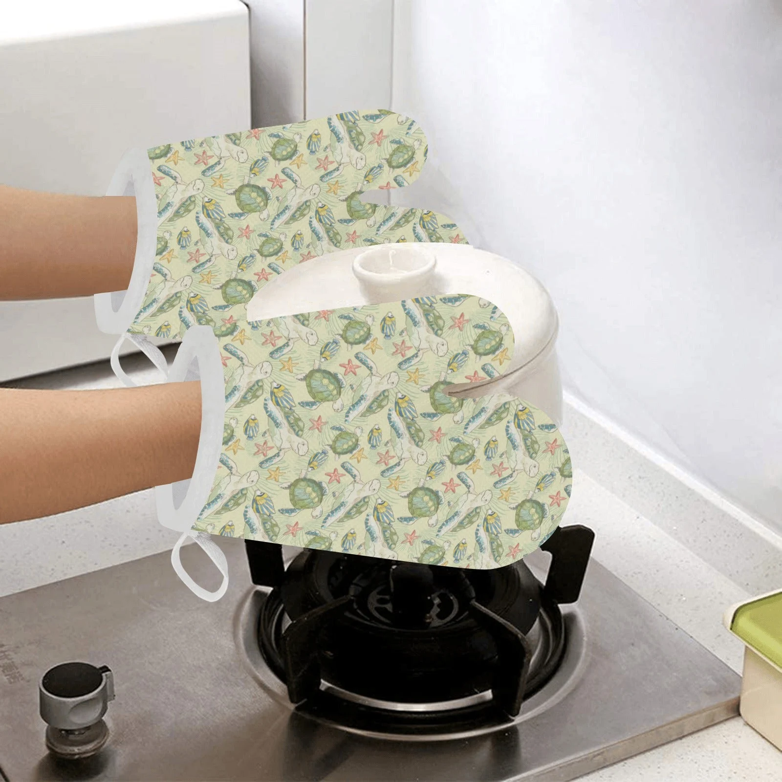 Hand Drawn Sea Turtle Fish Pattern Heat Resistant Oven Mitts Pot Holders Set Hand Drawn Sea Turtle Fish Pattern Heat Resistant Oven Mitts Pot Holders Set