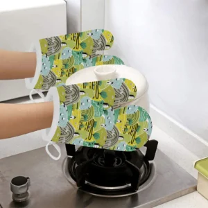 Hand Drawn Windmill Pattern Heat Resistant Oven Mitts Pot Holders Set