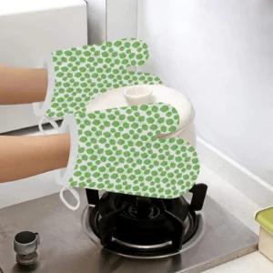 Hop Pattern Background Heat Resistant Oven Mitts Pot Holders Set