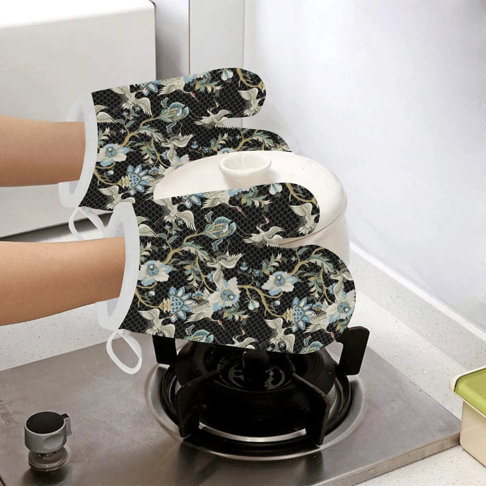 Japanese Crane Ornament Elements Heat Resistant Oven Mitts Pot Holders Set Japanese Crane Ornament Elements Heat Resistant Oven Mitts Pot Holders Set
