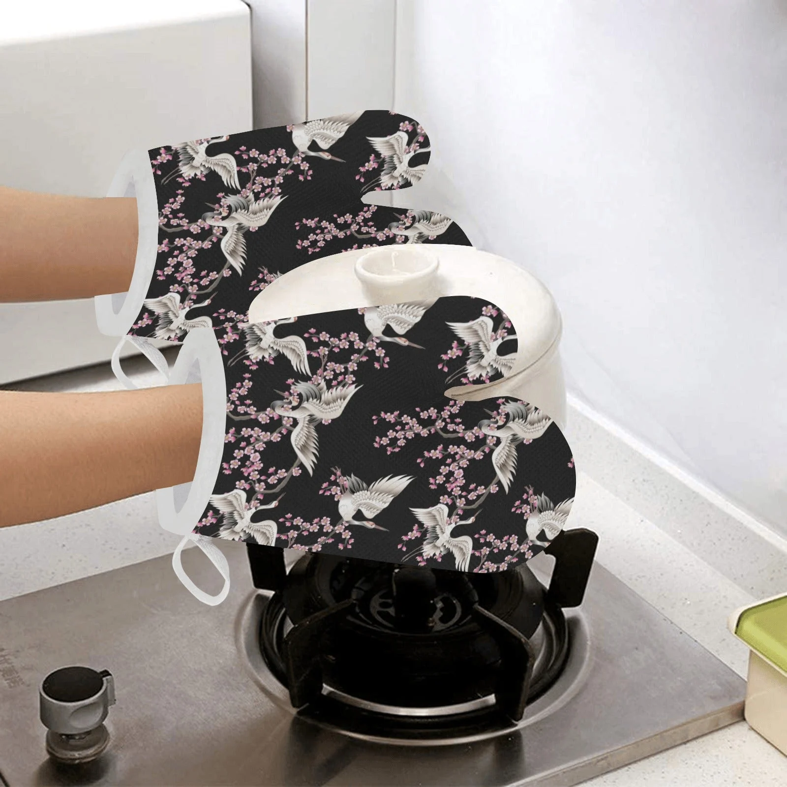 Japanese Crane Pink Sakura Pattern Heat Resistant Oven Mitts Pot Holders Set Japanese Crane Pink Sakura Pattern Heat Resistant Oven Mitts Pot Holders Set