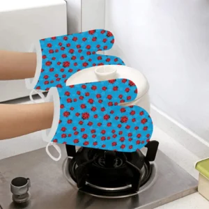 Ladybug Pattern Print Design 02 Heat Resistant Oven Mitts & Pot Holders Set