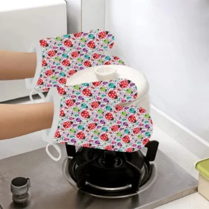 Ladybug Pattern Print Design 03 Heat Resistant Oven Mitts & Pot Holders Set