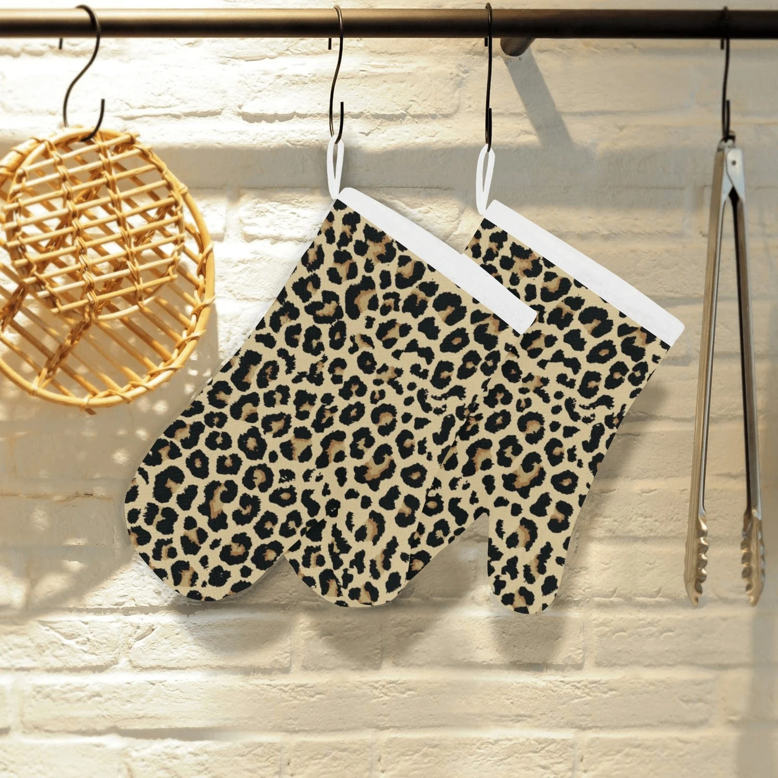 Leopard Print Design Pattern Heat Resistant Oven Mitts Pot Holders Set Leopard Print Design Pattern Heat Resistant Oven Mitts Pot Holders Set