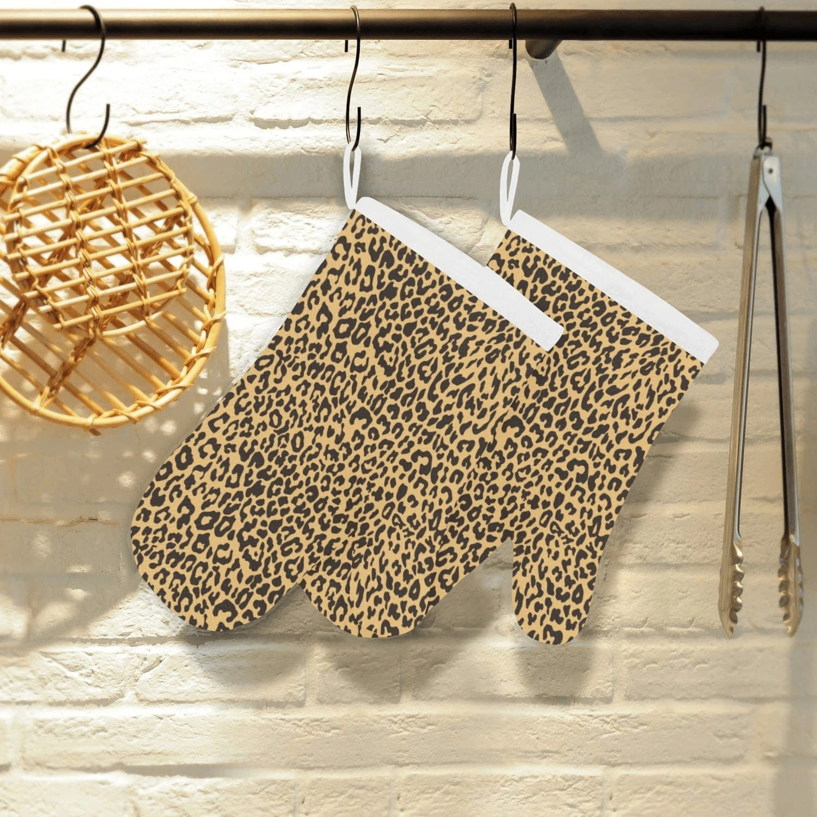 Leopard Skin Print Heat Resistant Oven Mitts Pot Holders Set Leopard Skin Print Heat Resistant Oven Mitts Pot Holders Set