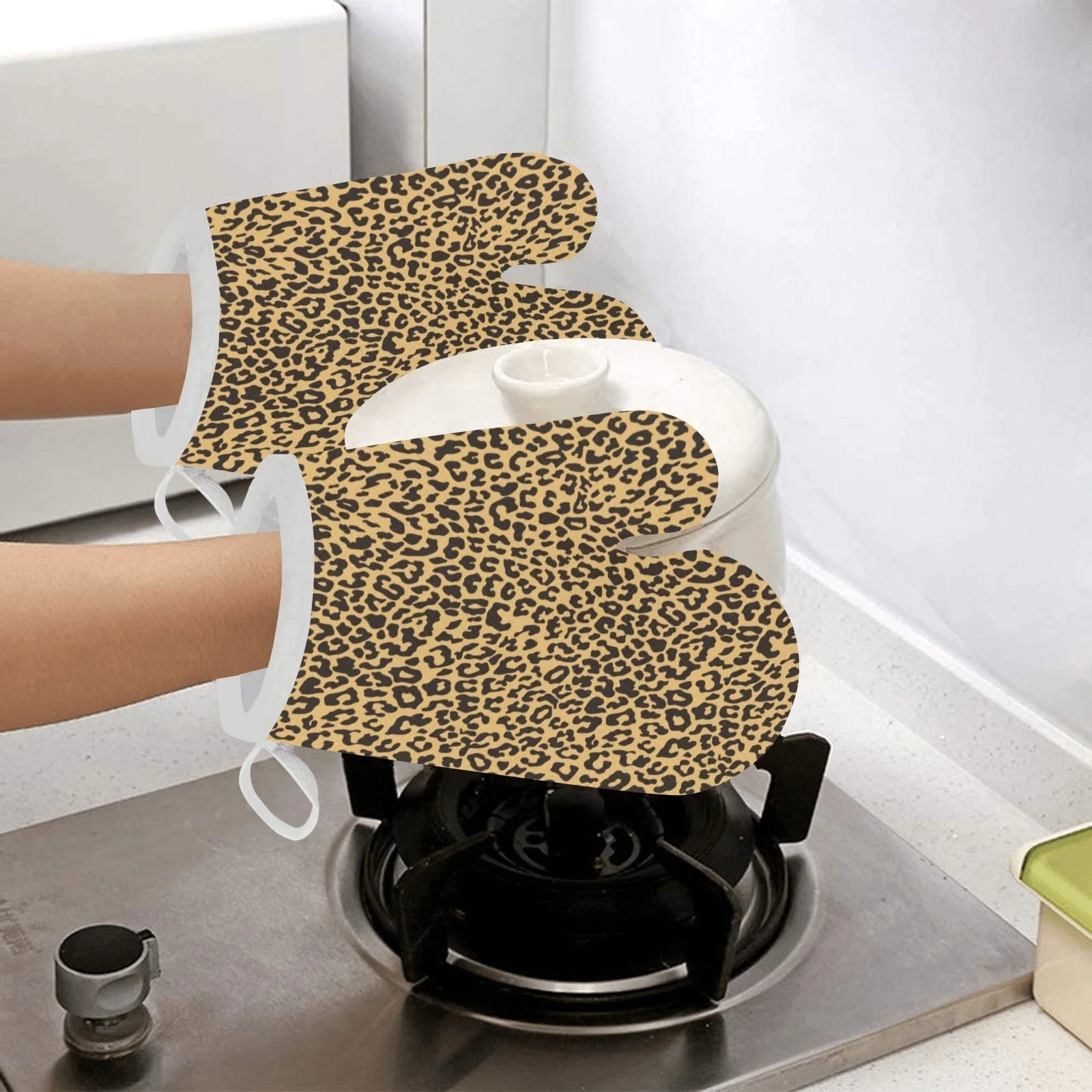 Leopard Skin Print Heat Resistant Oven Mitts Pot Holders Set Leopard Skin Print Heat Resistant Oven Mitts Pot Holders Set