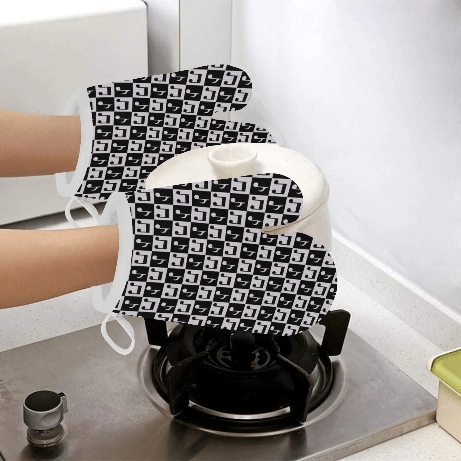Music Notes Pattern Print Design 01 Heat Resistant Oven Mitts & Pot Holders Set Music Notes Pattern Print Design 01 Heat Resistant Oven Mitts & Pot Holders Set
