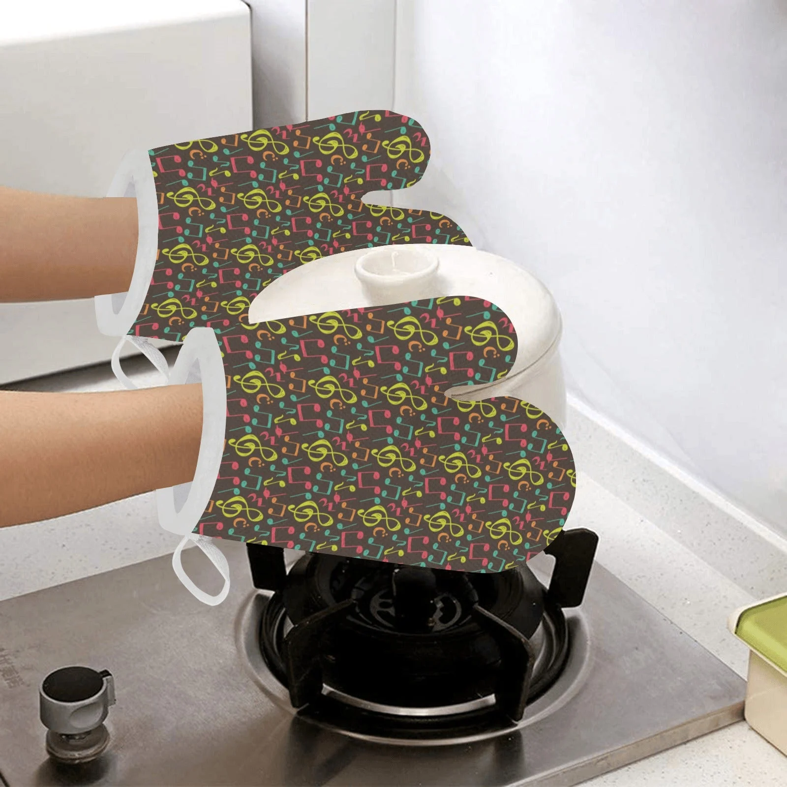 Music Notes Pattern Print Design 05 Heat Resistant Oven Mitts & Pot Holders Set Music Notes Pattern Print Design 05 Heat Resistant Oven Mitts & Pot Holders Set