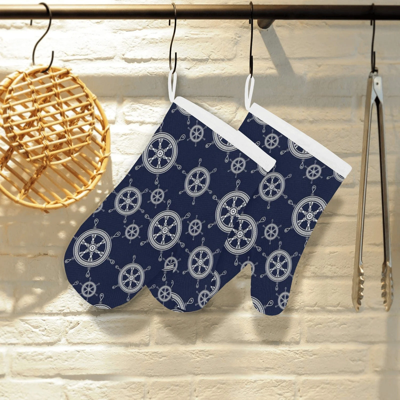 Nautical Steering Wheel Design Pattern Heat Resistant Oven Mitts Pot Holders Set Nautical Steering Wheel Design Pattern Heat Resistant Oven Mitts Pot Holders Set