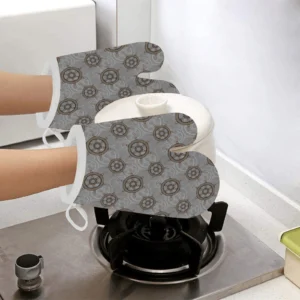 Nautical Wood Steering Wheel Pattern Heat Resistant Oven Mitts Pot Holders Set