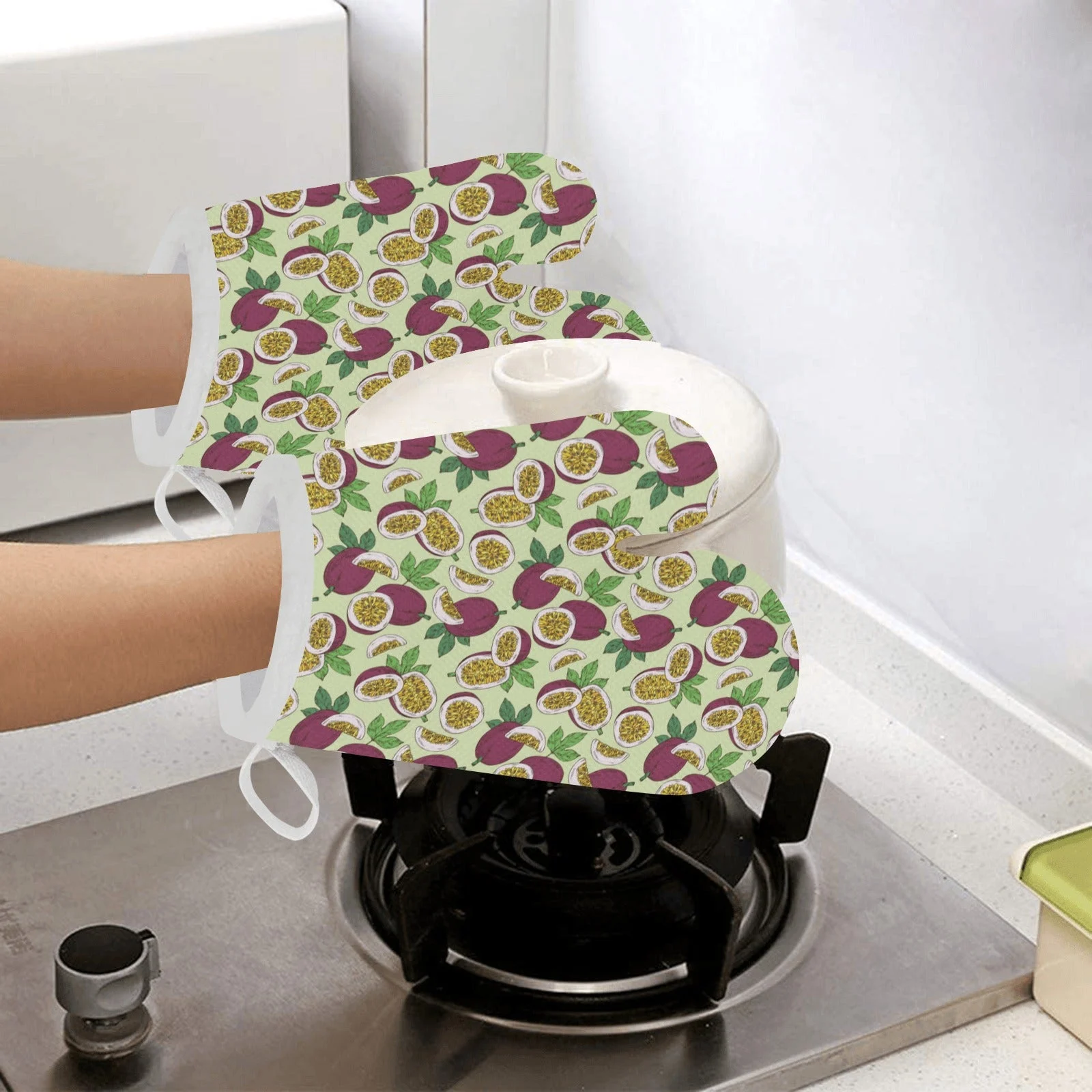 Passion Fruit Pattern Heat Resistant Oven Mitts Pot Holders Set Passion Fruit Pattern Heat Resistant Oven Mitts Pot Holders Set