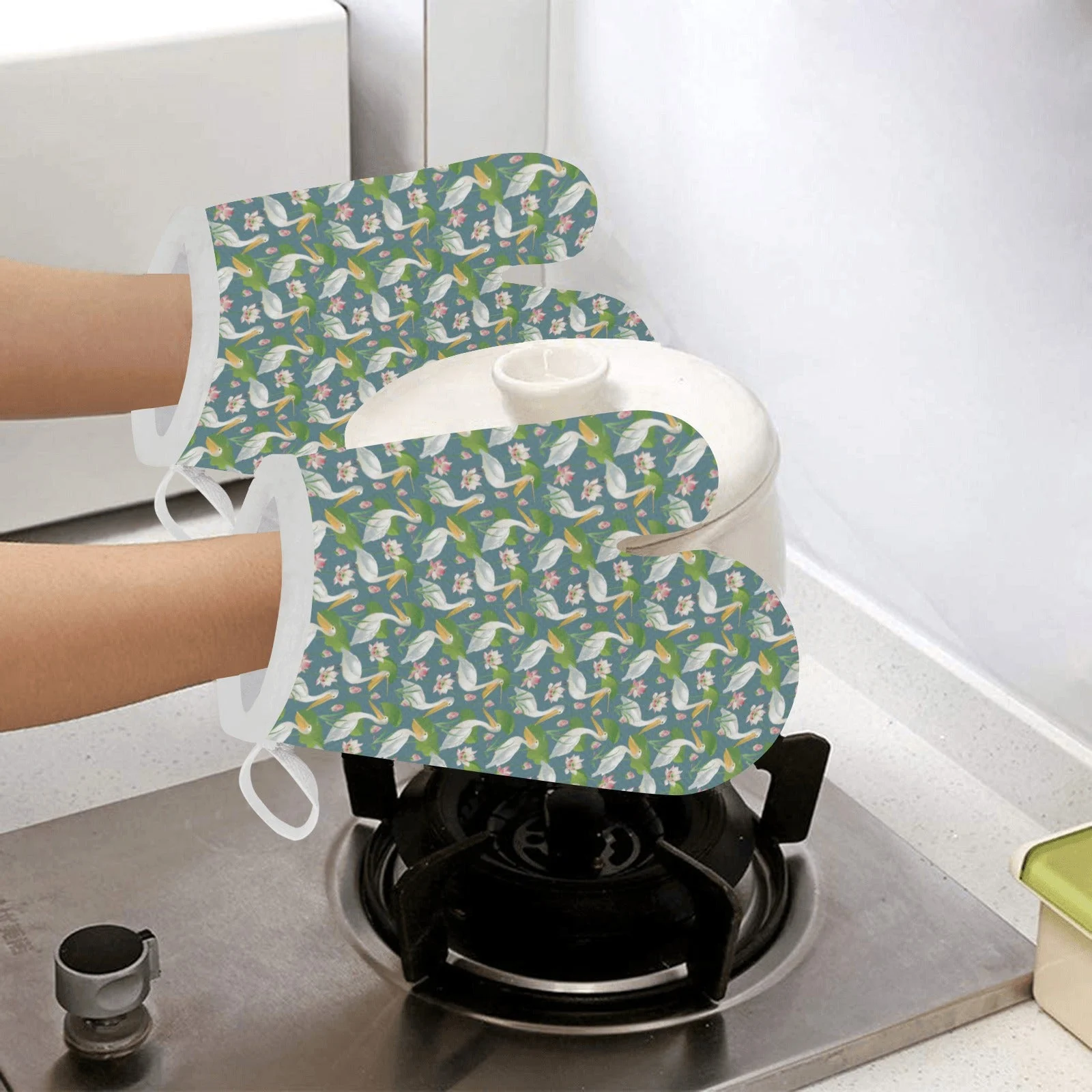 Pelican Pattern Print Design 04 Heat Resistant Oven Mitts & Pot Holders Set Pelican Pattern Print Design 04 Heat Resistant Oven Mitts & Pot Holders Set