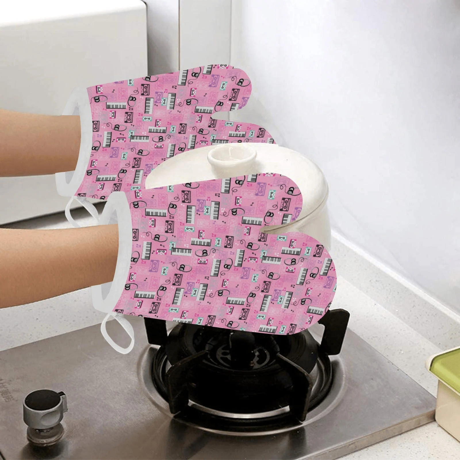 Piano Pattern Print Design 01 Heat Resistant Oven Mitts & Pot Holders Set Piano Pattern Print Design 01 Heat Resistant Oven Mitts & Pot Holders Set