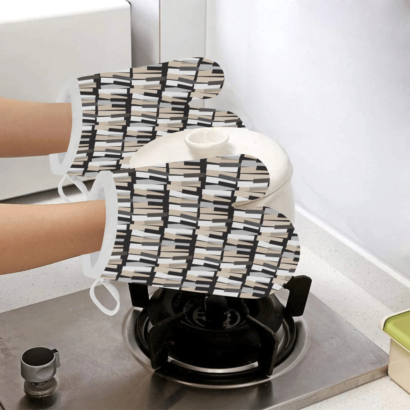 Piano Pattern Print Design 04 Heat Resistant Oven Mitts & Pot Holders Set Piano Pattern Print Design 04 Heat Resistant Oven Mitts & Pot Holders Set