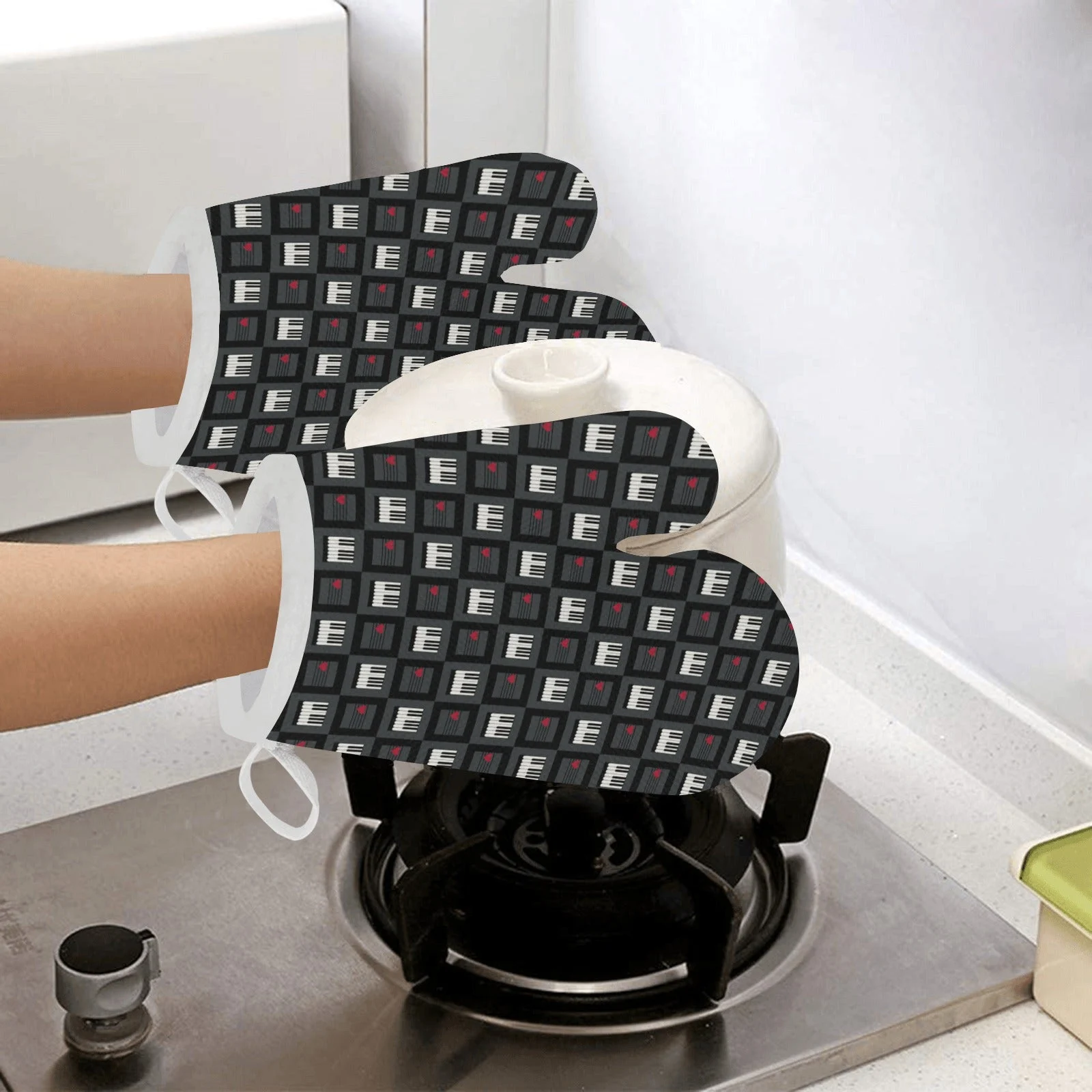 Piano Pattern Print Design 05 Heat Resistant Oven Mitts & Pot Holders Set Piano Pattern Print Design 05 Heat Resistant Oven Mitts & Pot Holders Set