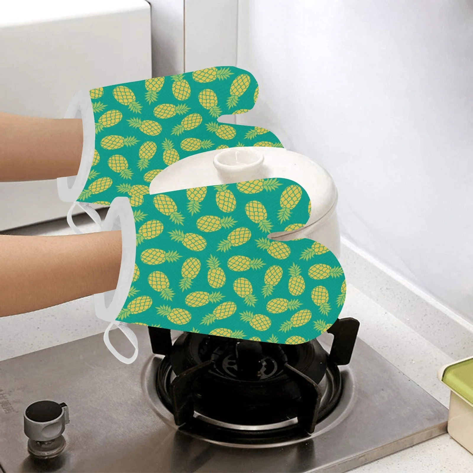 Pineapples Pattern Green Background Heat Resistant Oven Mitts Pot Holders Set Pineapples Pattern Green Background Heat Resistant Oven Mitts Pot Holders Set