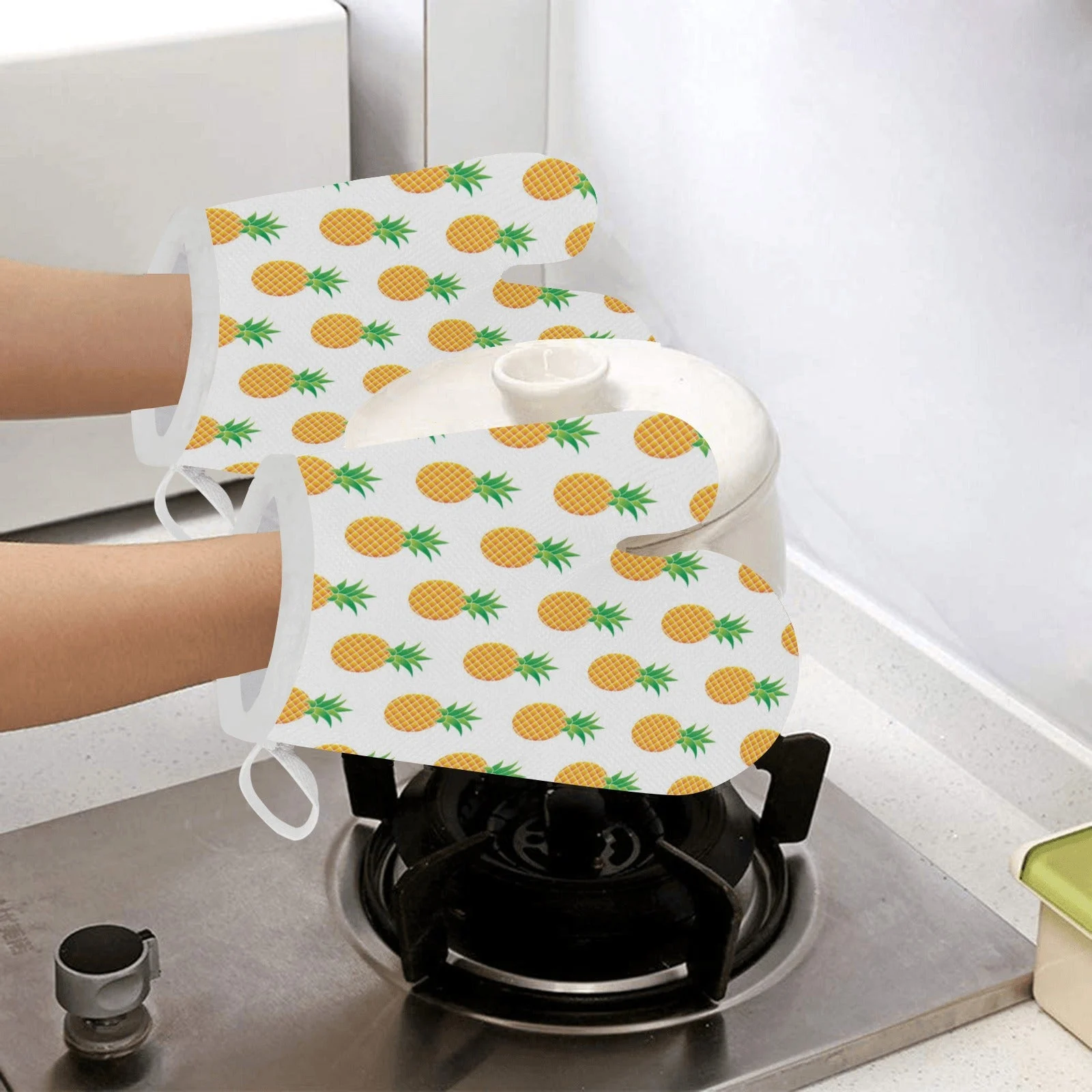 Pineapples Pattern Heat Resistant Oven Mitts Pot Holders Set Pineapples Pattern Heat Resistant Oven Mitts Pot Holders Set