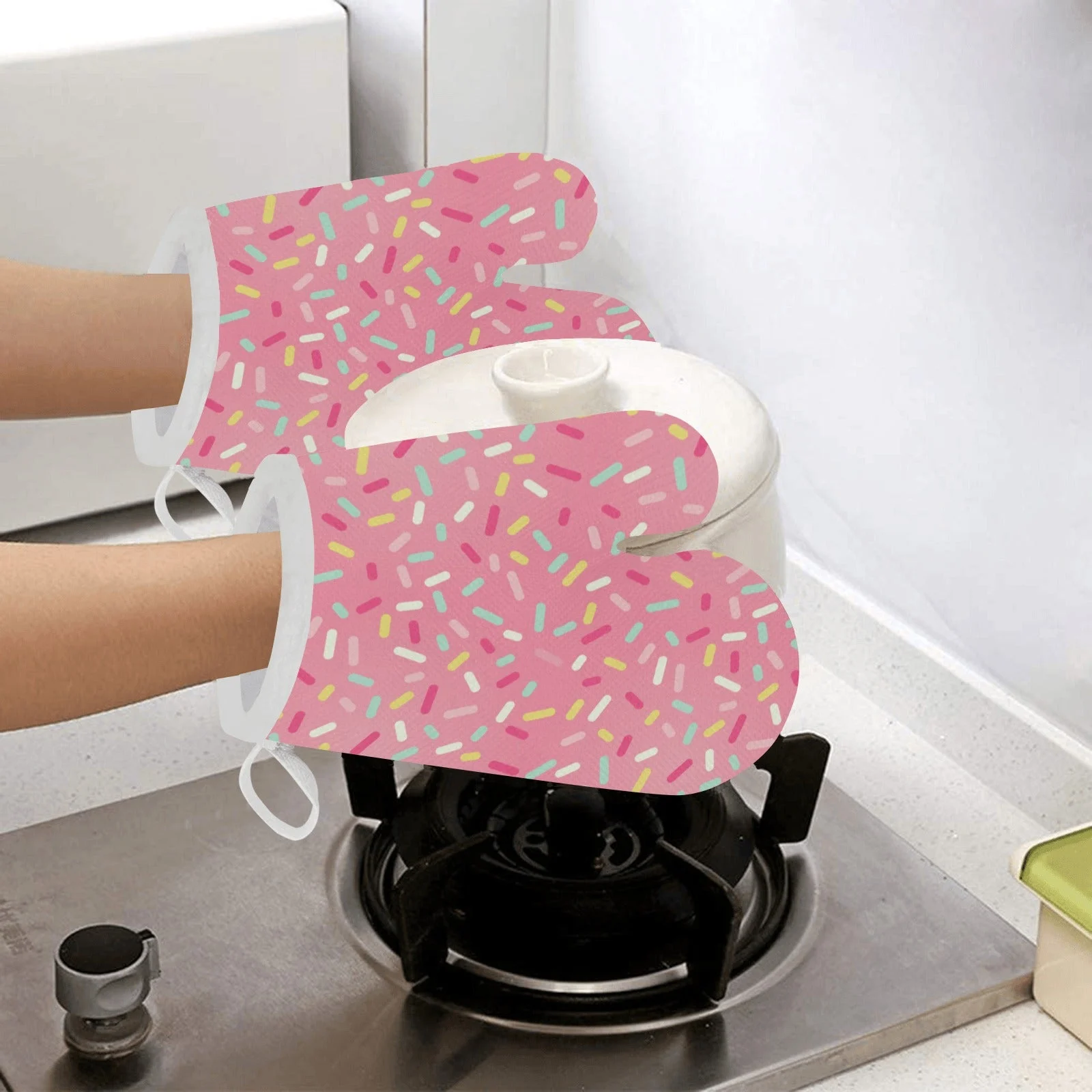 Pink Donut Glaze Candy Pattern Heat Resistant Oven Mitts Pot Holders Set Pink Donut Glaze Candy Pattern Heat Resistant Oven Mitts Pot Holders Set
