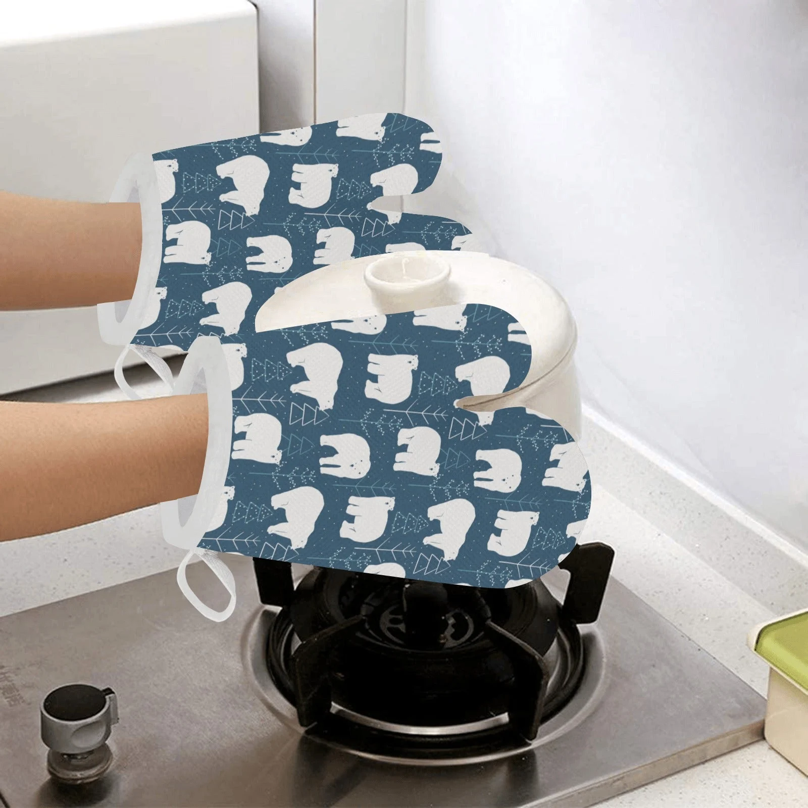 Polar Bear Mother Her Child Pattern Heat Resistant Oven Mitts Pot Holders Set Polar Bear Mother Her Child Pattern Heat Resistant Oven Mitts Pot Holders Set