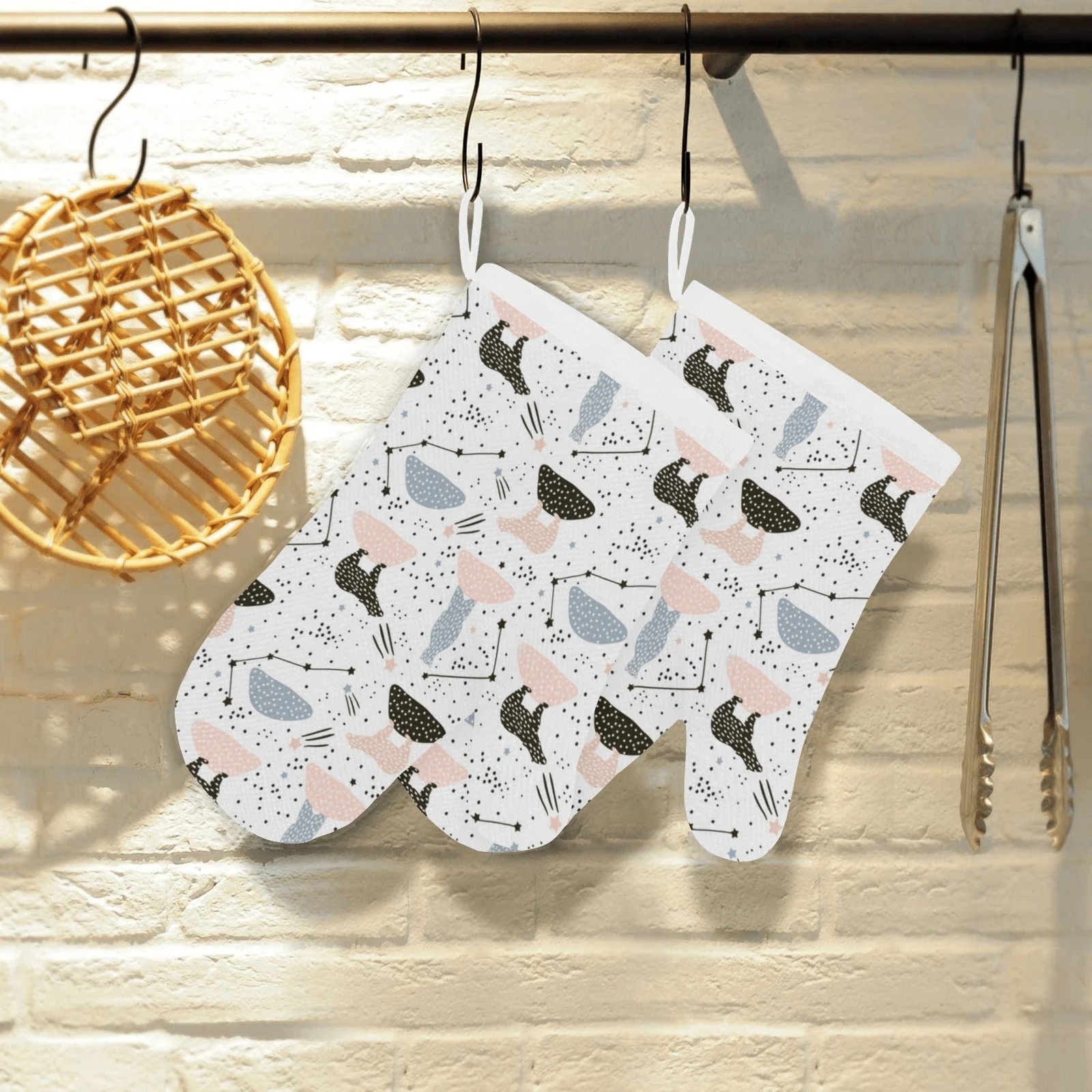 Polar Bears Star Polka Dot Pattern Heat Resistant Oven Mitts Pot Holders Set Polar Bears Star Polka Dot Pattern Heat Resistant Oven Mitts Pot Holders Set