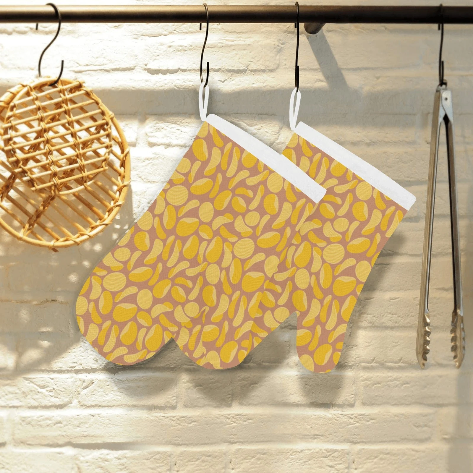 Potato Chips Pattern Print Design 01 Heat Resistant Oven Mitts & Pot Holders Set Potato Chips Pattern Print Design 01 Heat Resistant Oven Mitts & Pot Holders Set