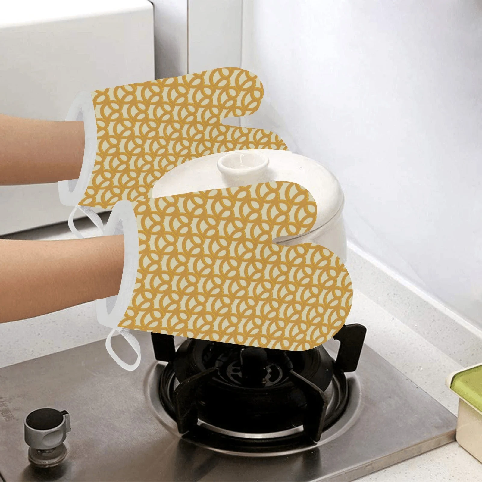 Pretzels Pattern Print Design 01 Heat Resistant Oven Mitts & Pot Holders Set Pretzels Pattern Print Design 01 Heat Resistant Oven Mitts & Pot Holders Set