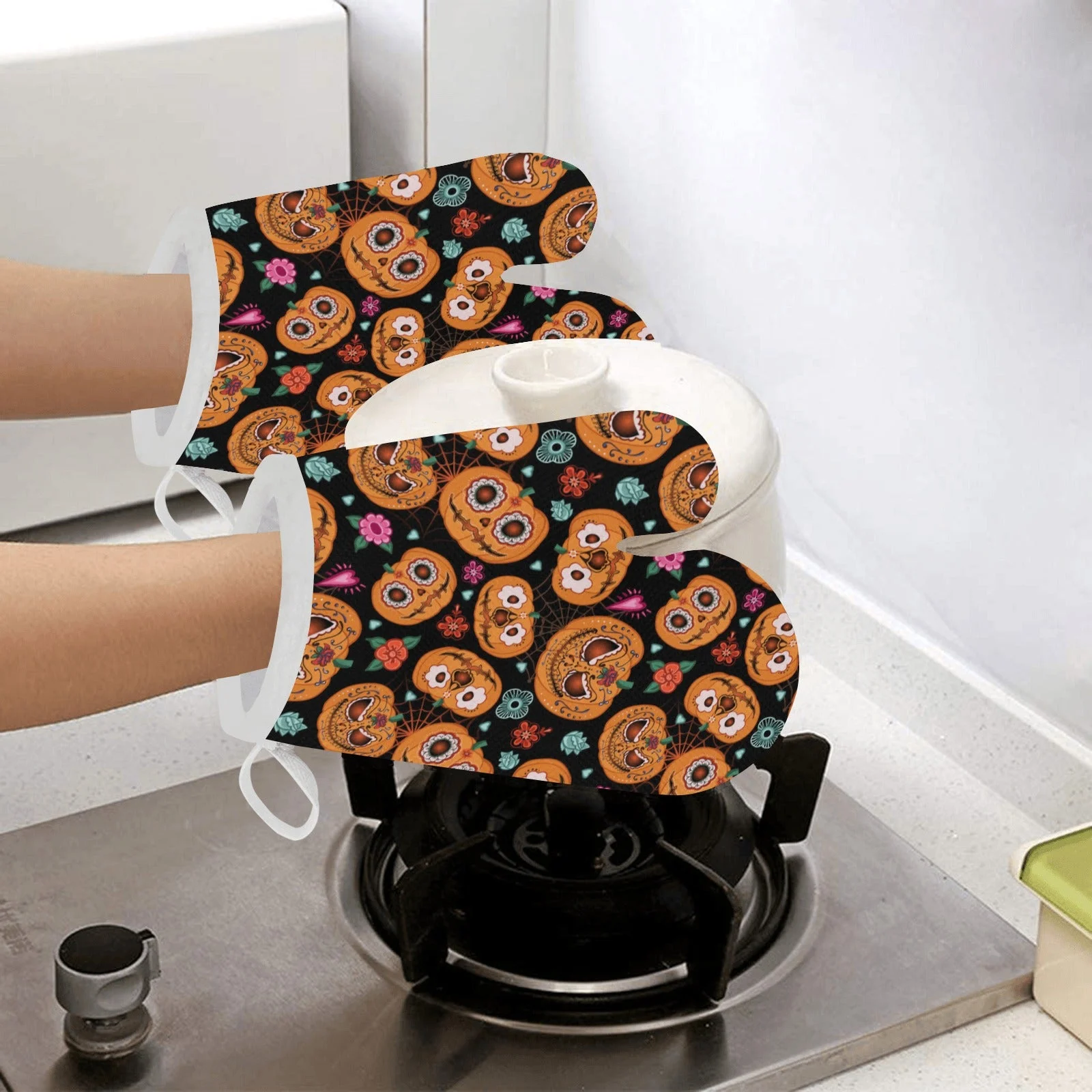 Pumpkin Flowers Spiderweb Halloween Theme Heat Resistant Oven Mitts Pot Holders Set Pumpkin Flowers Spiderweb Halloween Theme Heat Resistant Oven Mitts Pot Holders Set