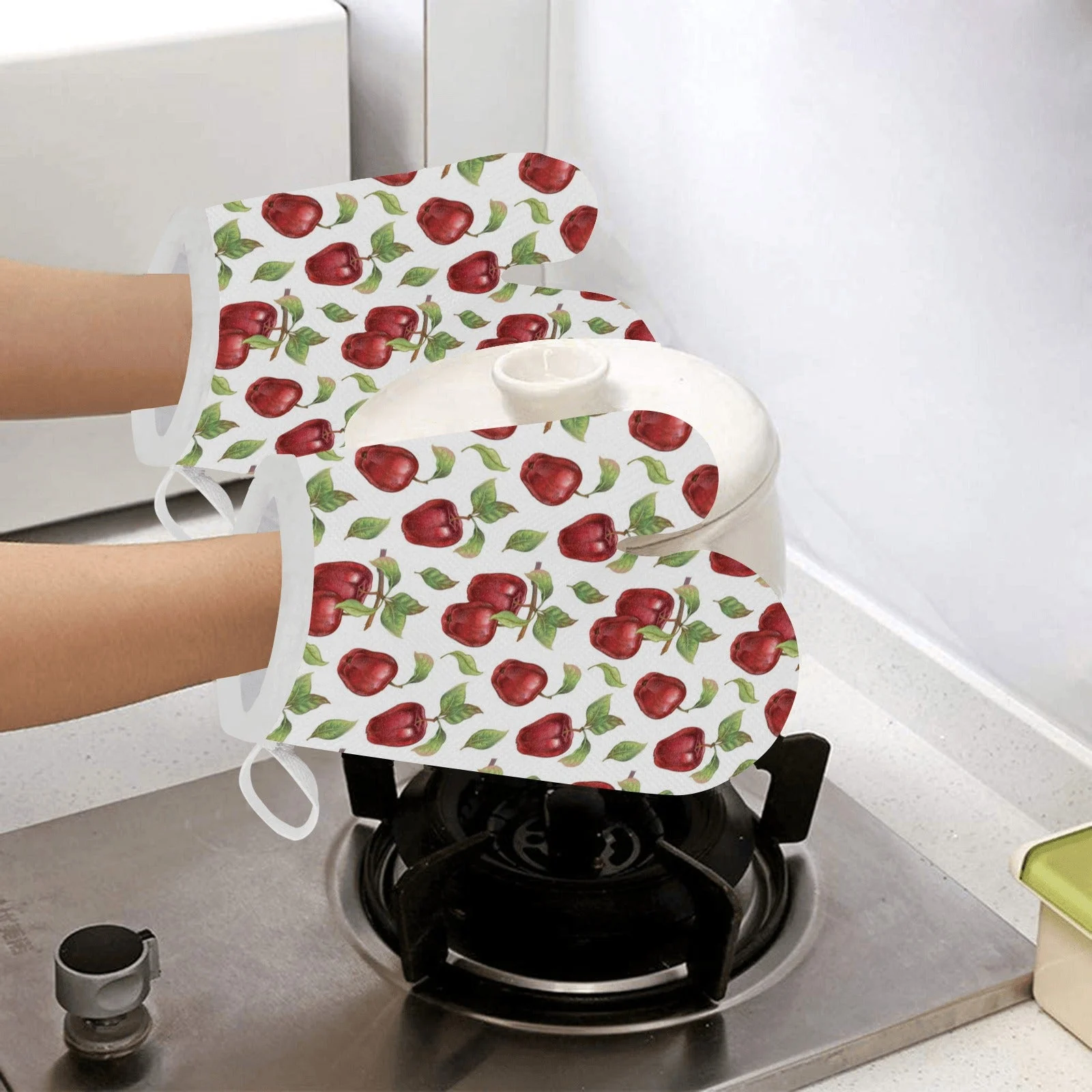 Red Apples Pattern Heat Resistant Oven Mitts Pot Holders Set Red Apples Pattern Heat Resistant Oven Mitts Pot Holders Set
