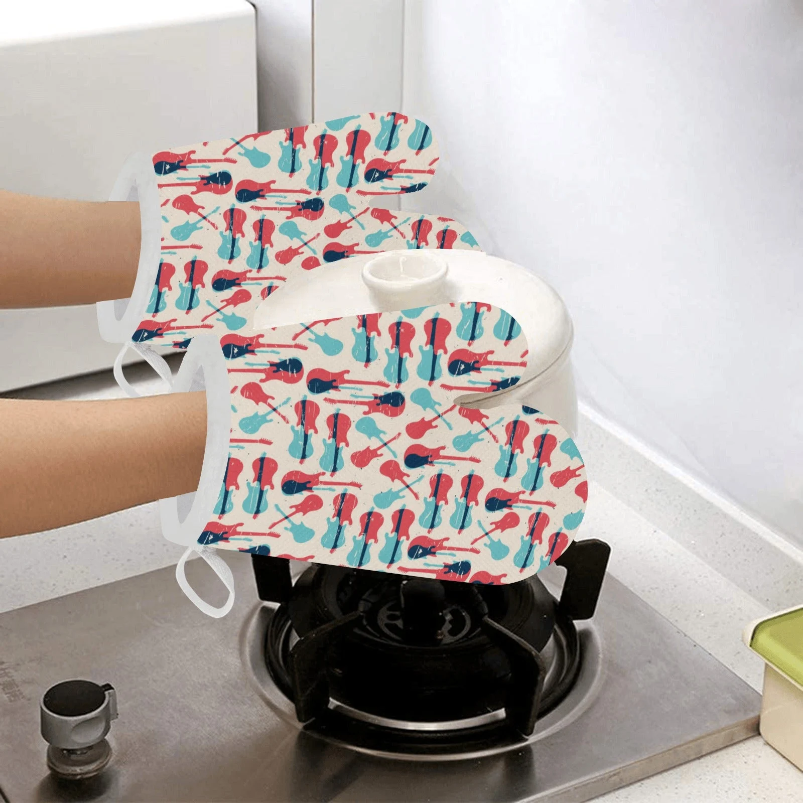 Red Blue Guitar Pattern Heat Resistant Oven Mitts Pot Holders Set Red Blue Guitar Pattern Heat Resistant Oven Mitts Pot Holders Set