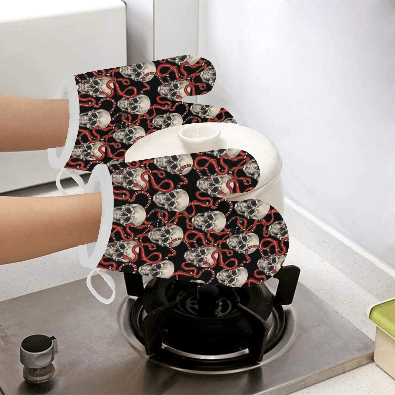 Red Snake Skull Pattern Heat Resistant Oven Mitts Pot Holders Set Red Snake Skull Pattern Heat Resistant Oven Mitts Pot Holders Set