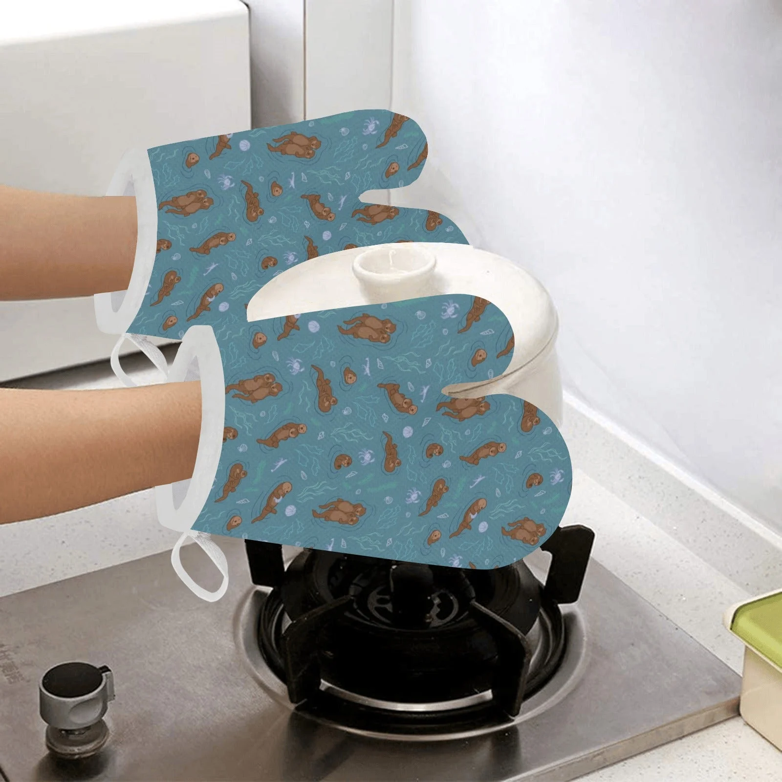 Sea Otters Pattern Heat Resistant Oven Mitts Pot Holders Set Sea Otters Pattern Heat Resistant Oven Mitts Pot Holders Set