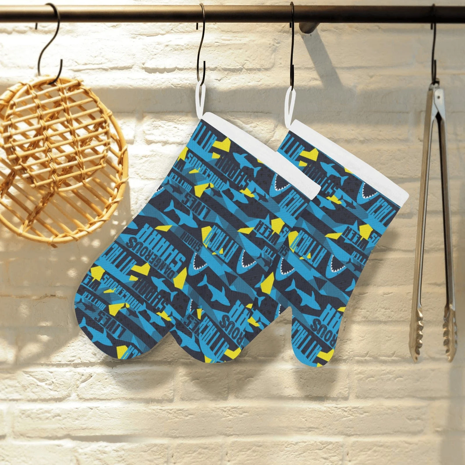 Shark Dangerous Heat Resistant Oven Mitts Pot Holders Set Shark Dangerous Heat Resistant Oven Mitts Pot Holders Set