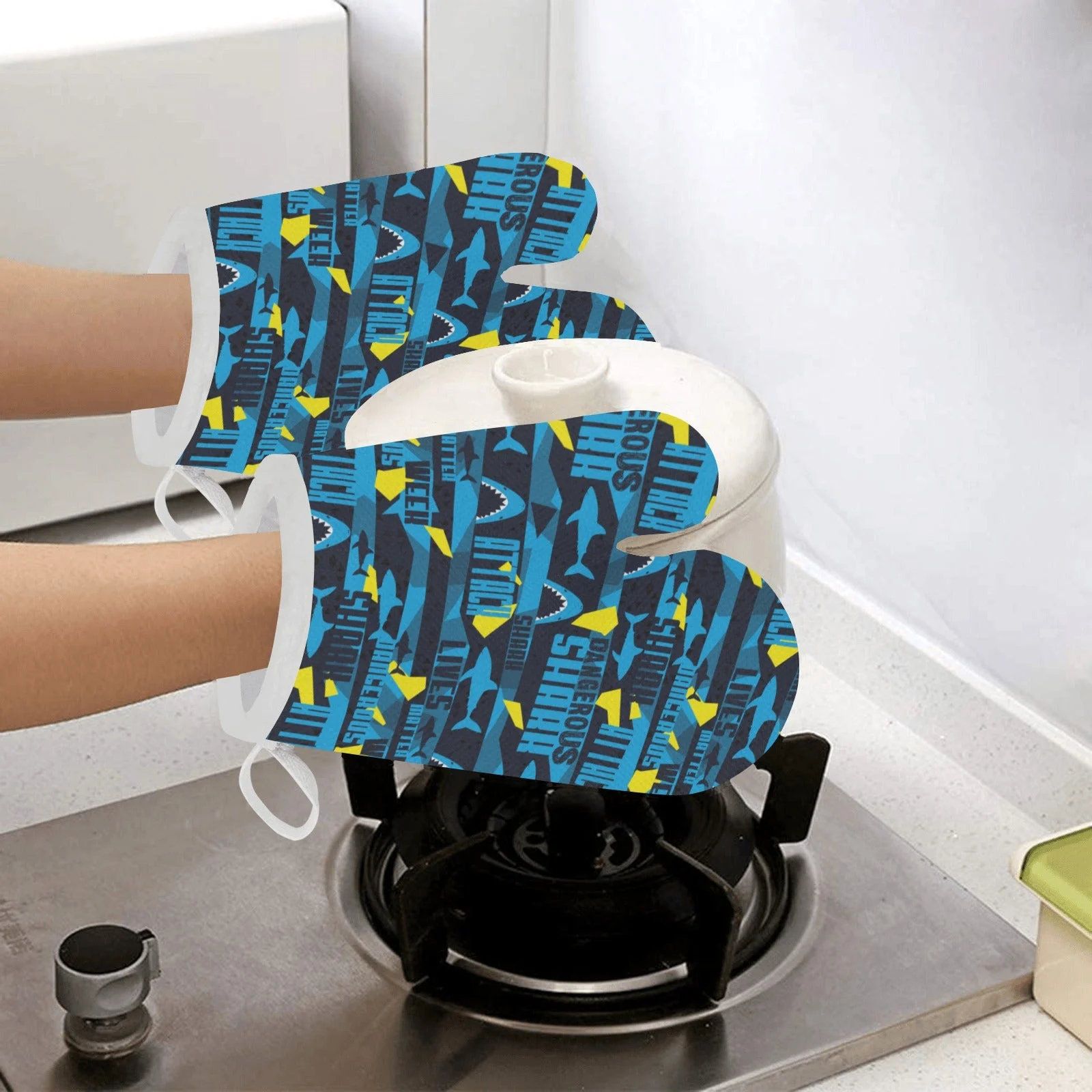 Shark Dangerous Heat Resistant Oven Mitts Pot Holders Set Shark Dangerous Heat Resistant Oven Mitts Pot Holders Set