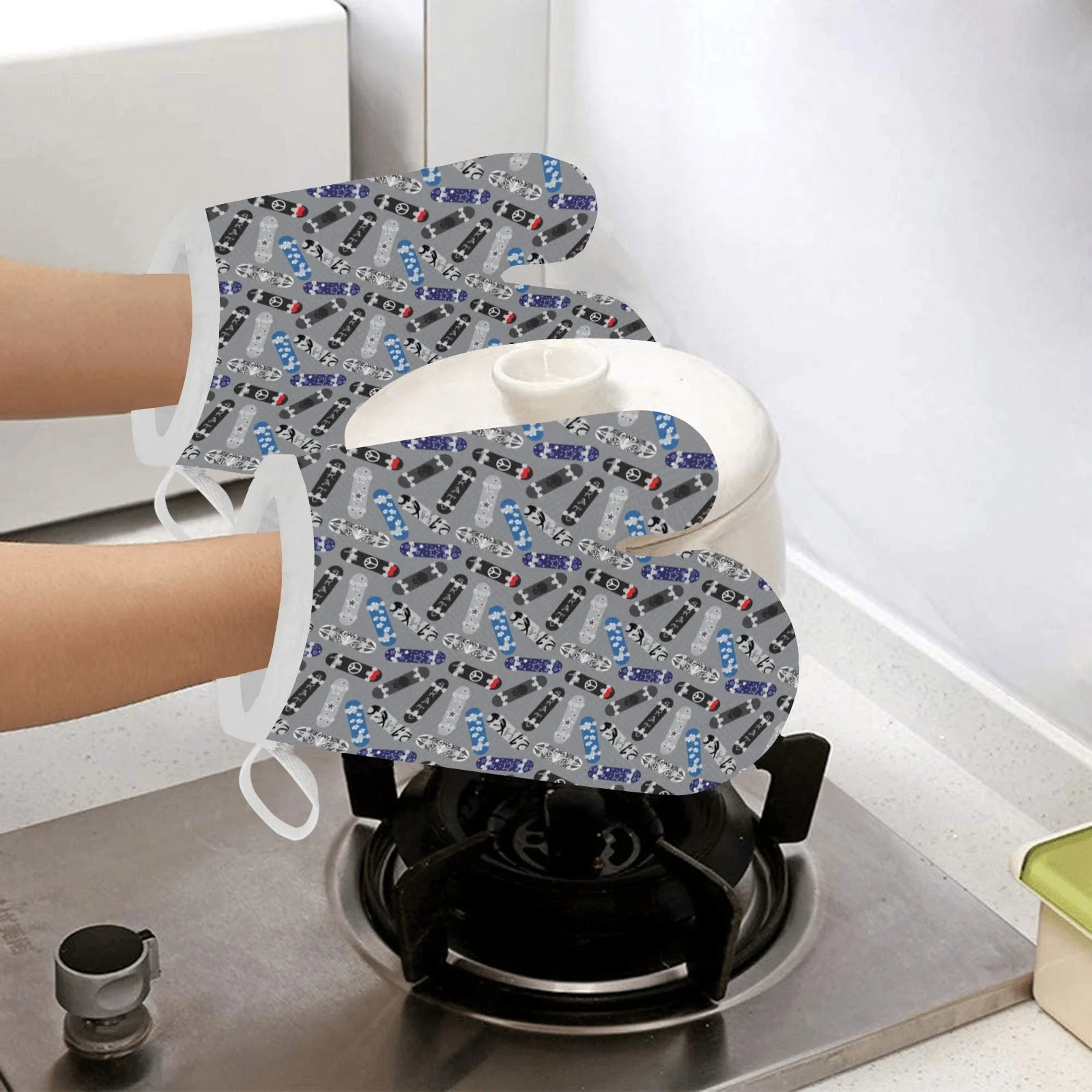 Skate Board Pattern Print Design 03 Heat Resistant Oven Mitts & Pot Holders Set Skate Board Pattern Print Design 03 Heat Resistant Oven Mitts & Pot Holders Set