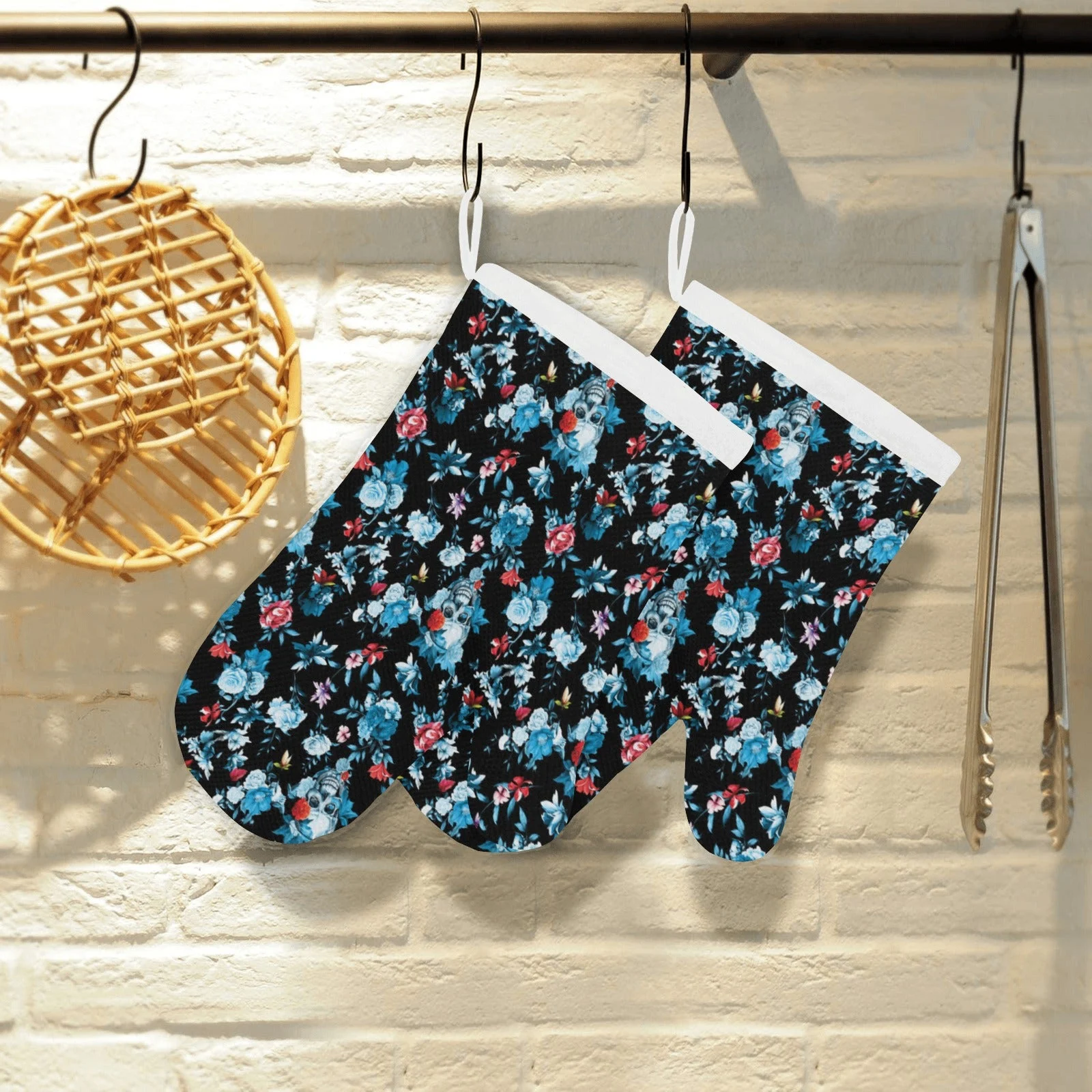 Skull Flower Roses Leave Pattern Heat Resistant Oven Mitts Pot Holders Set Skull Flower Roses Leave Pattern Heat Resistant Oven Mitts Pot Holders Set