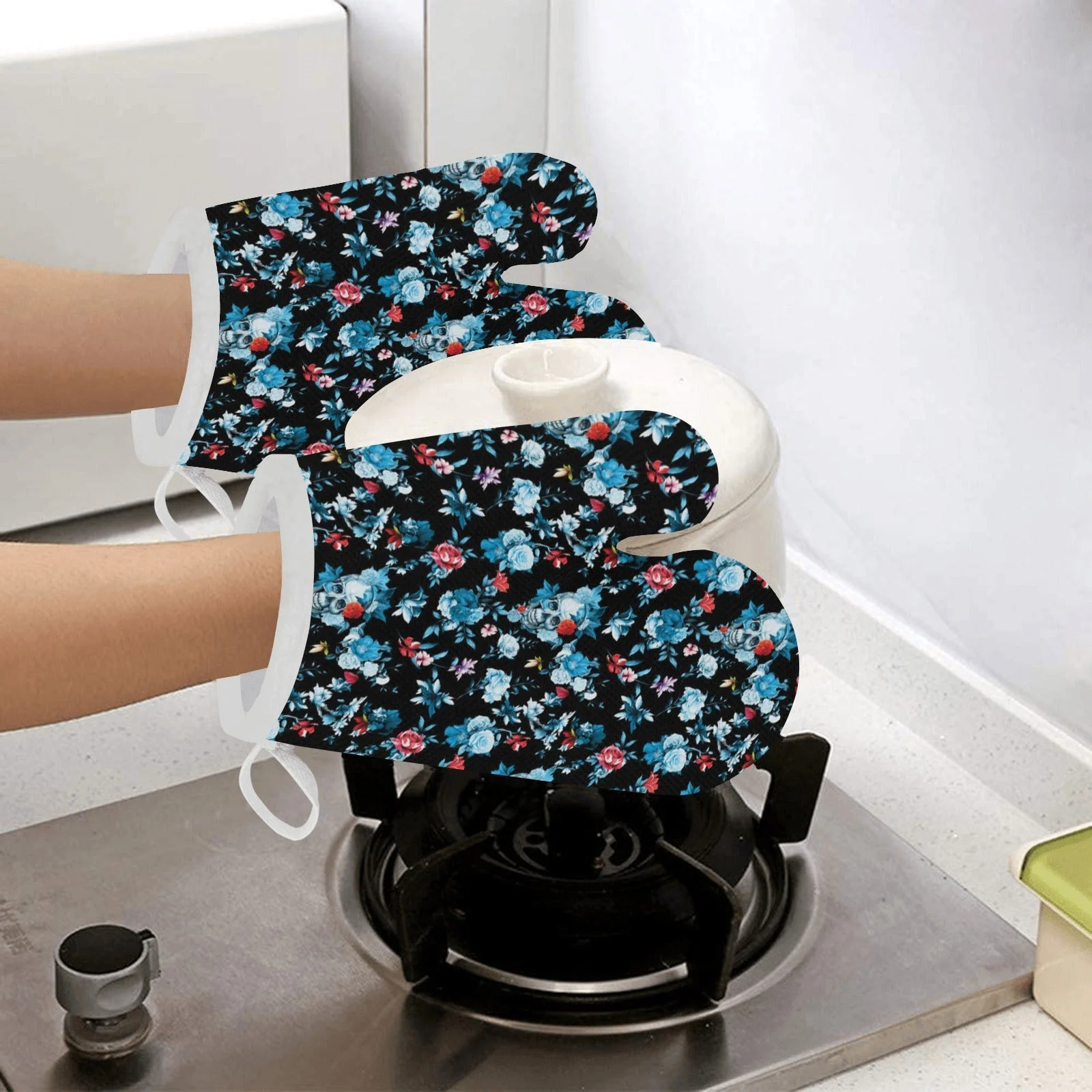 Skull Flower Roses Leave Pattern Heat Resistant Oven Mitts Pot Holders Set Skull Flower Roses Leave Pattern Heat Resistant Oven Mitts Pot Holders Set