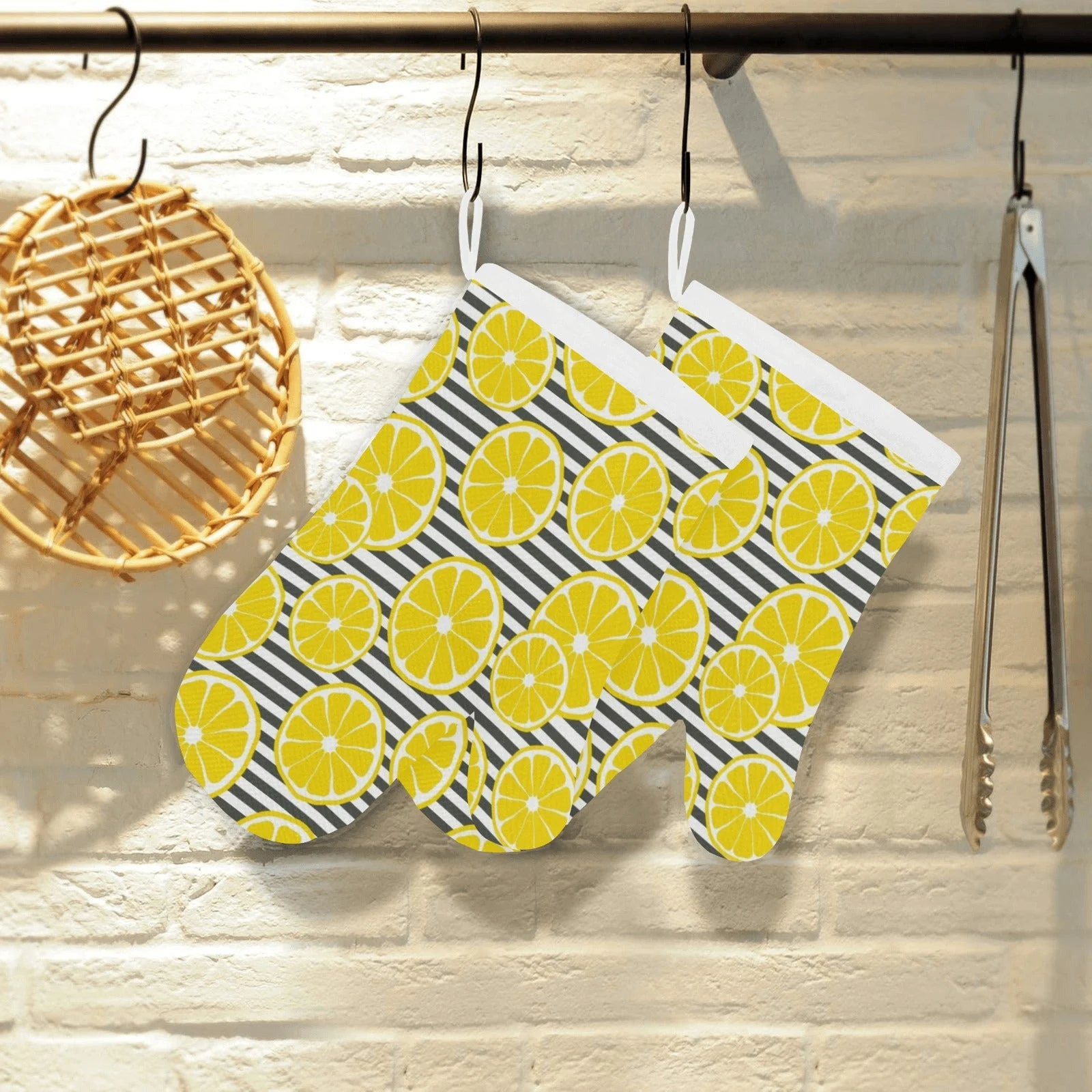 Slice of Lemon Design Pattern Heat Resistant Oven Mitts Pot Holders Set Slice of Lemon Design Pattern Heat Resistant Oven Mitts Pot Holders Set