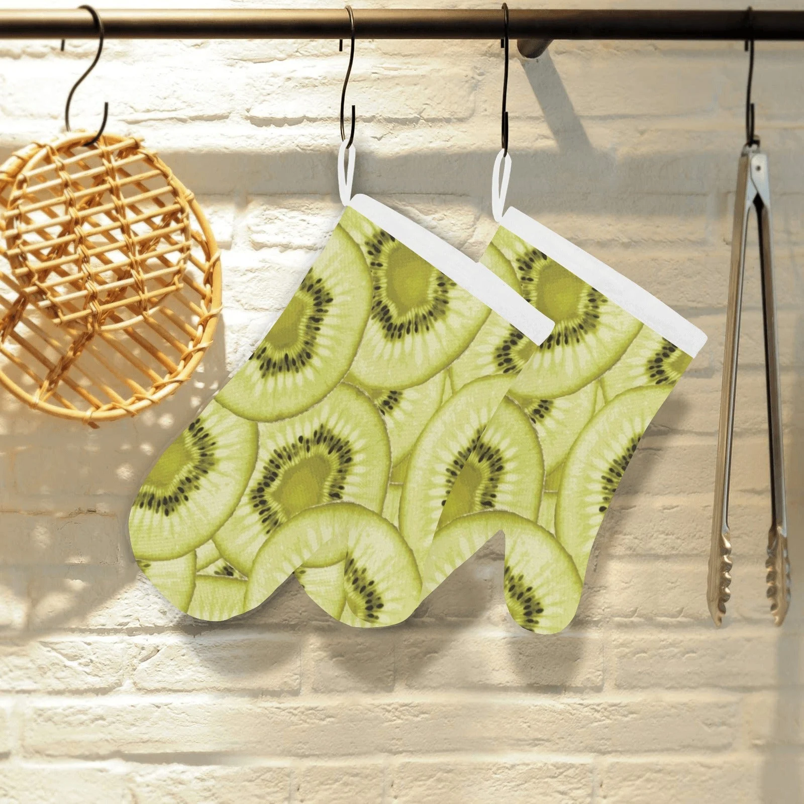 Sliced Kiwi Pattern Heat Resistant Oven Mitts Pot Holders Set Sliced Kiwi Pattern Heat Resistant Oven Mitts Pot Holders Set