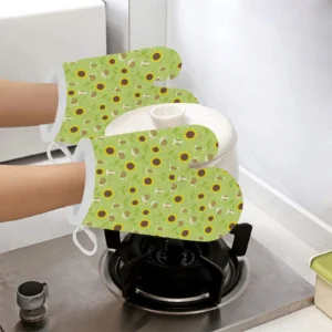 Snail Pattern Print Design 01 Heat Resistant Oven Mitts & Pot Holders Set