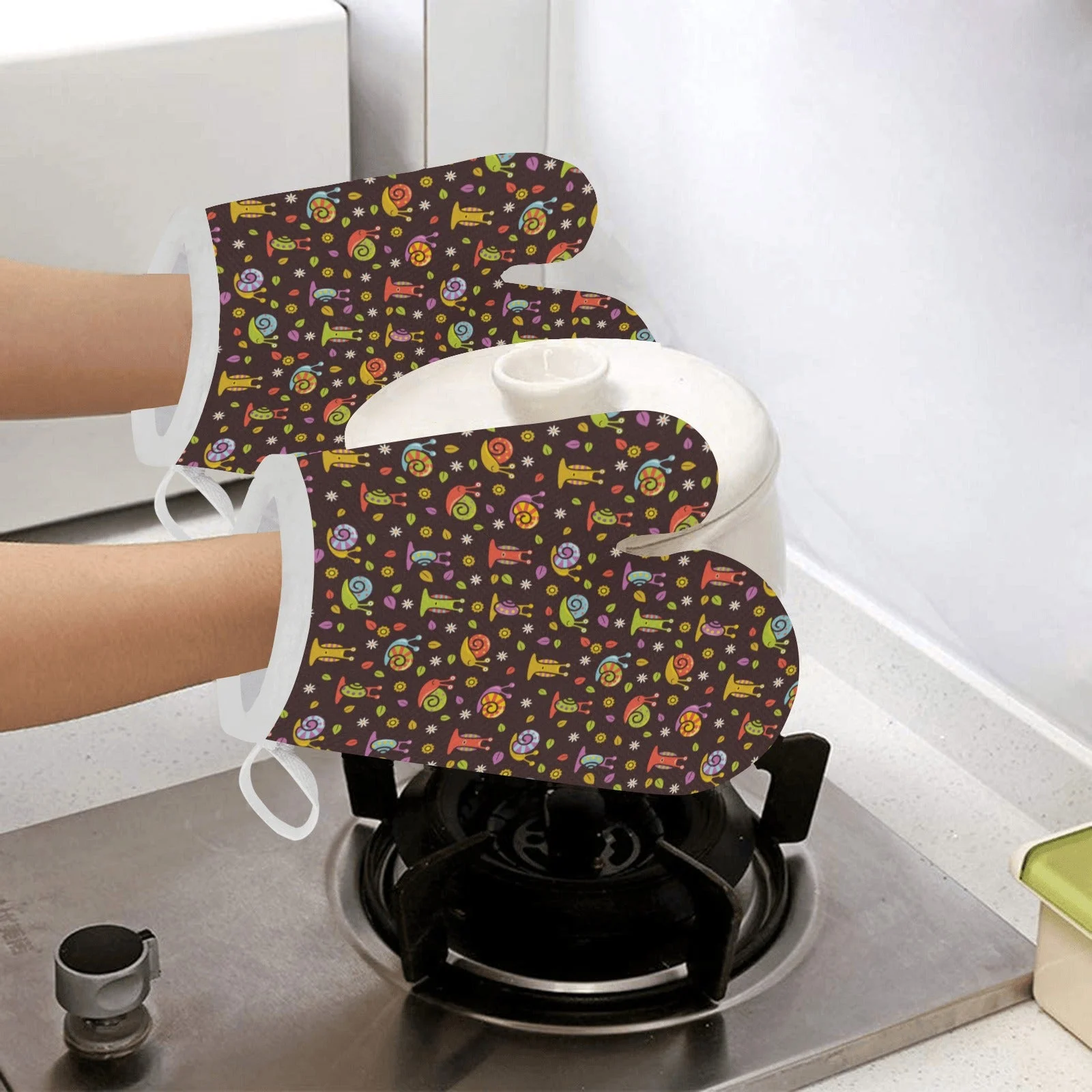 Snail Pattern Print Design 02 Heat Resistant Oven Mitts & Pot Holders Set Snail Pattern Print Design 02 Heat Resistant Oven Mitts & Pot Holders Set