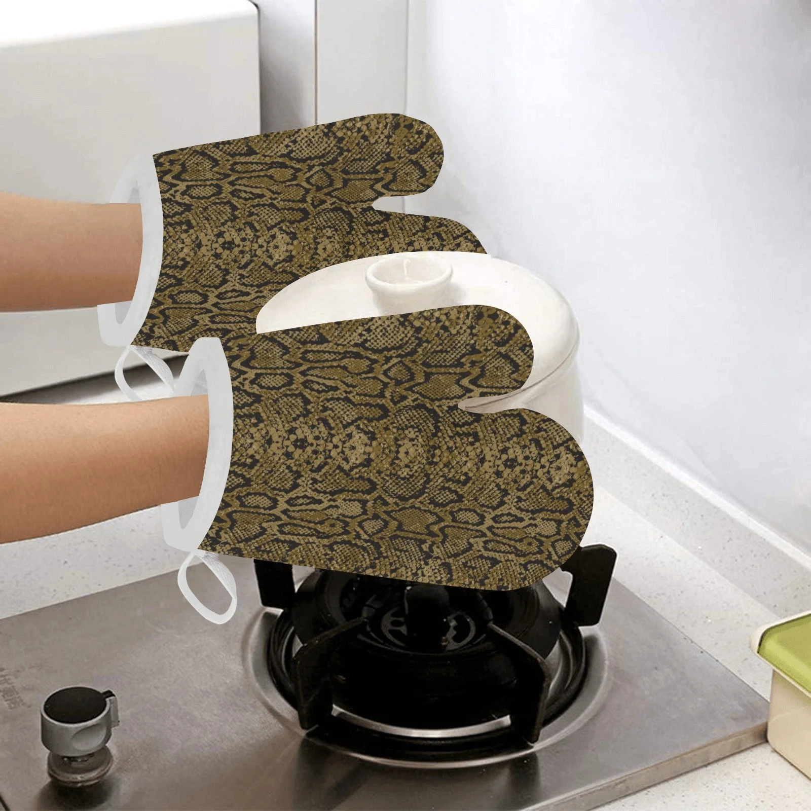 Snake Skin Pattern Heat Resistant Oven Mitts Pot Holders Set Snake Skin Pattern Heat Resistant Oven Mitts Pot Holders Set