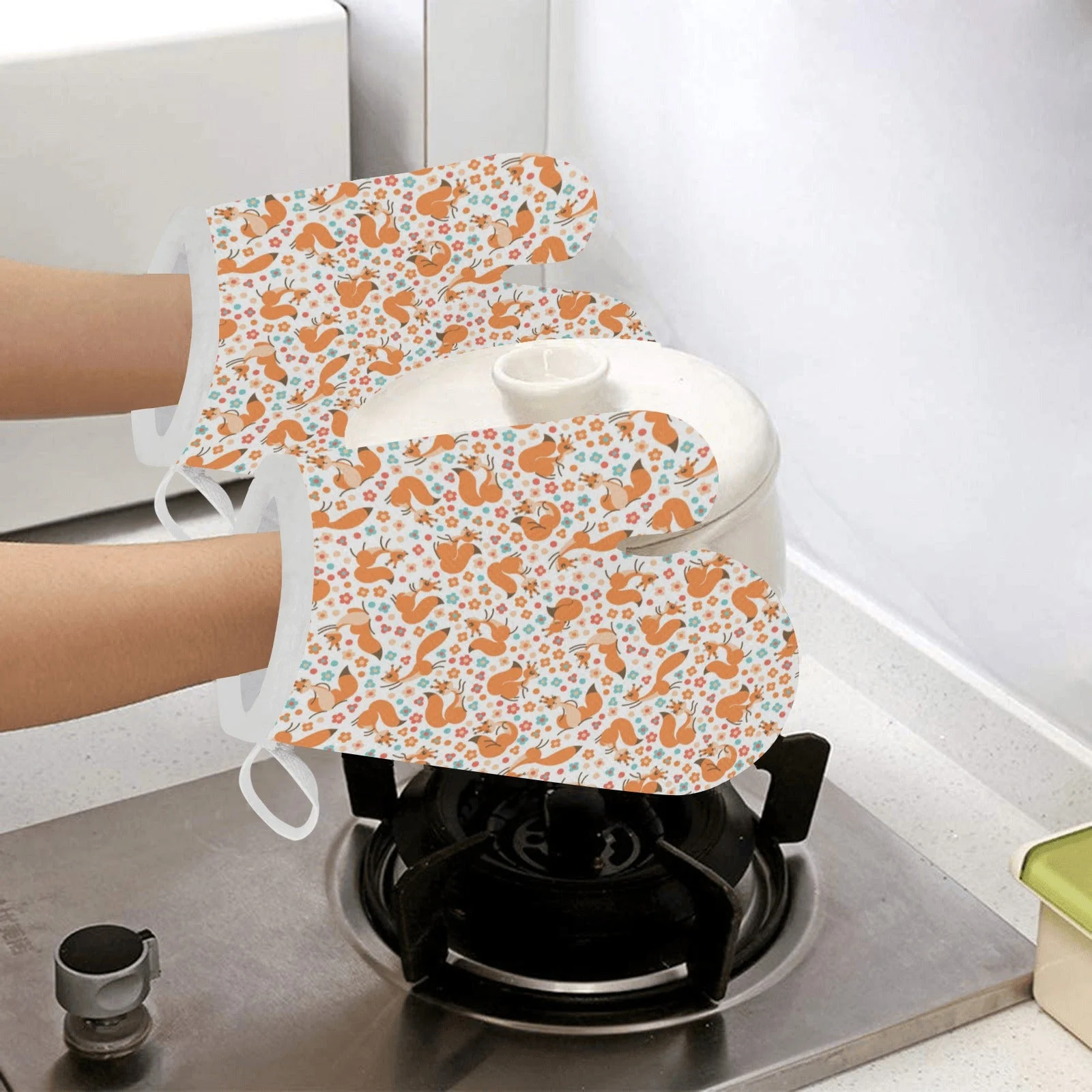 Squirrel Pattern Print Design 05 Heat Resistant Oven Mitts & Pot Holders Set Squirrel Pattern Print Design 05 Heat Resistant Oven Mitts & Pot Holders Set