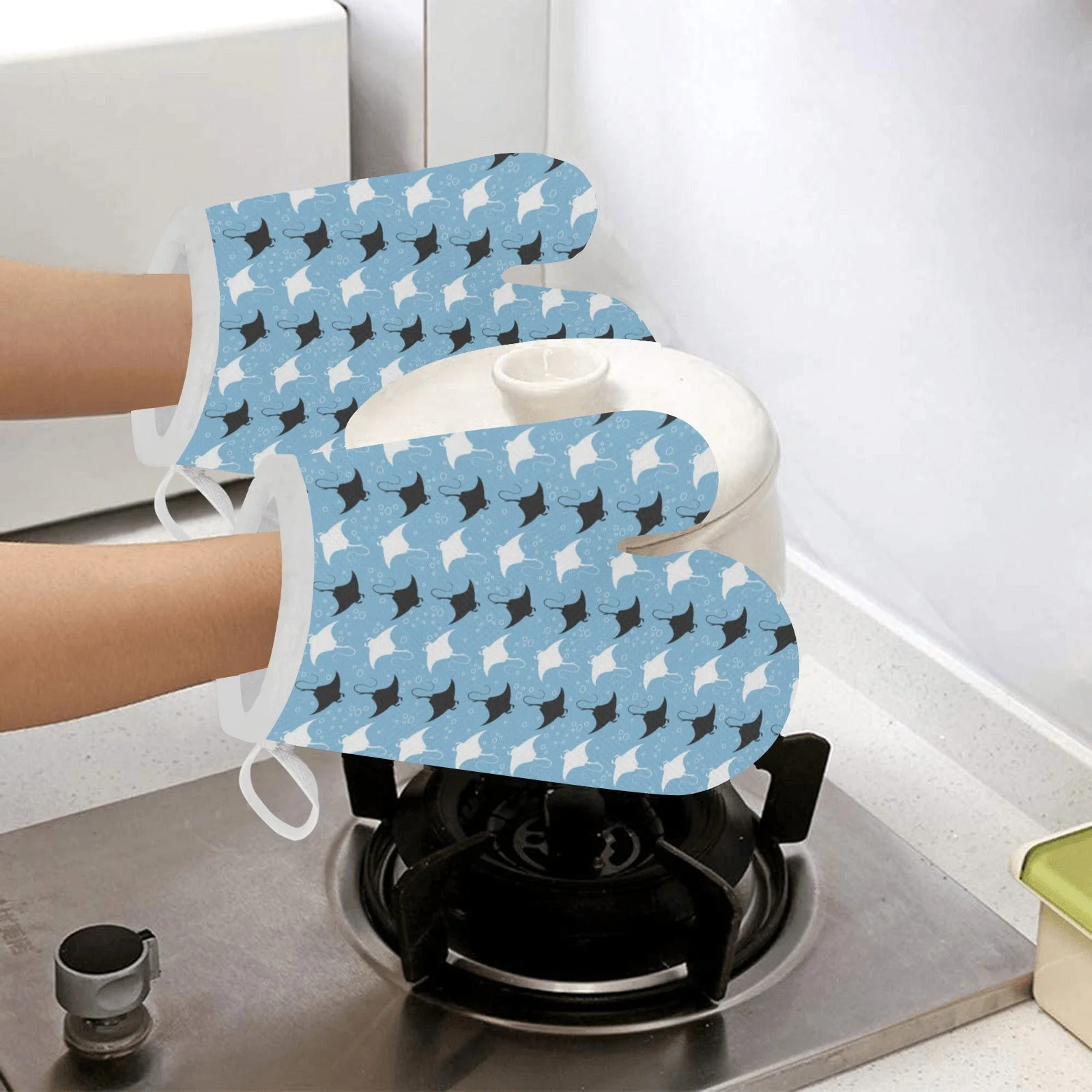 Stingray Pattern Print Design 03 Heat Resistant Oven Mitts & Pot Holders Set Stingray Pattern Print Design 03 Heat Resistant Oven Mitts & Pot Holders Set