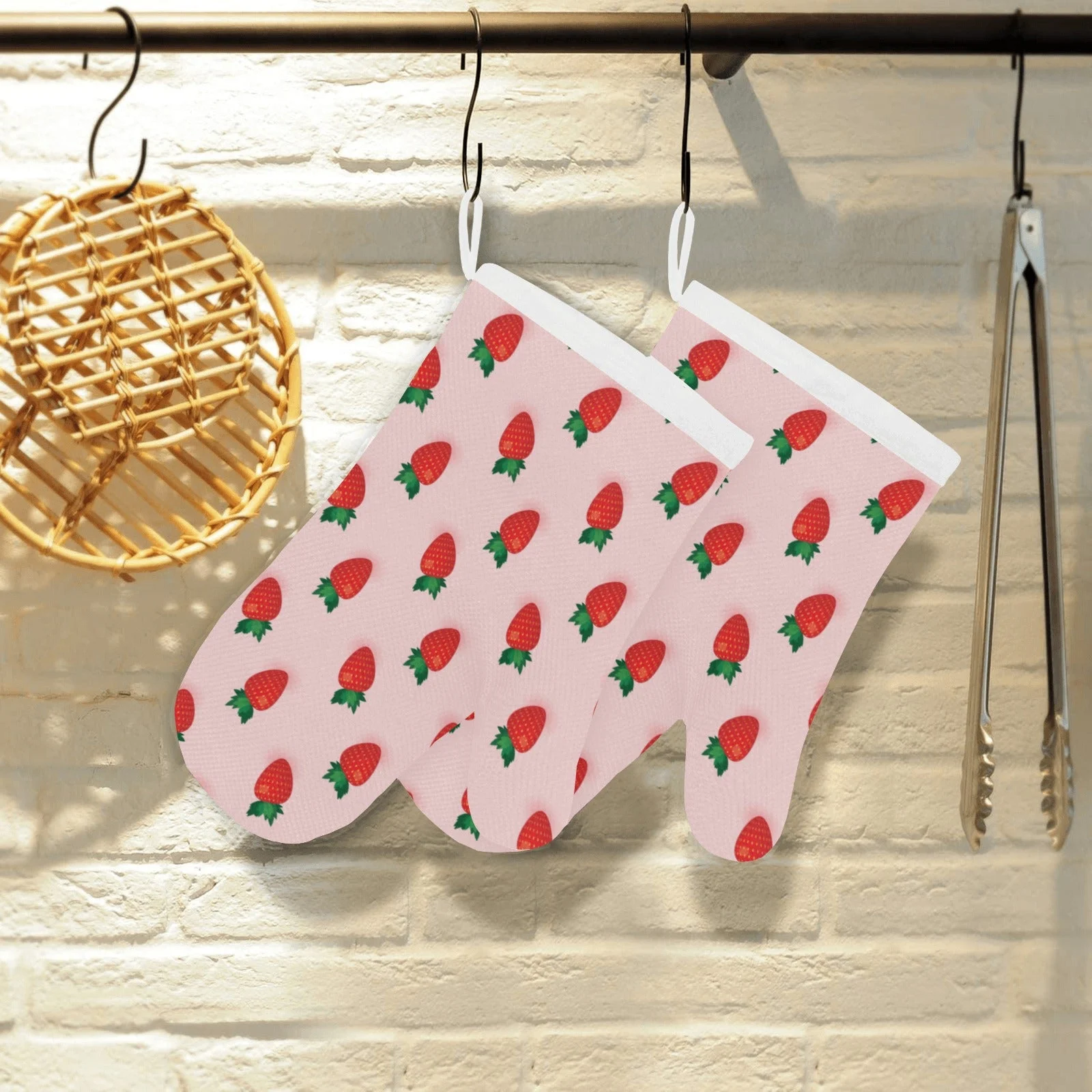 Strawberry Beautiful Pattern Heat Resistant Oven Mitts Pot Holders Set Strawberry Beautiful Pattern Heat Resistant Oven Mitts Pot Holders Set