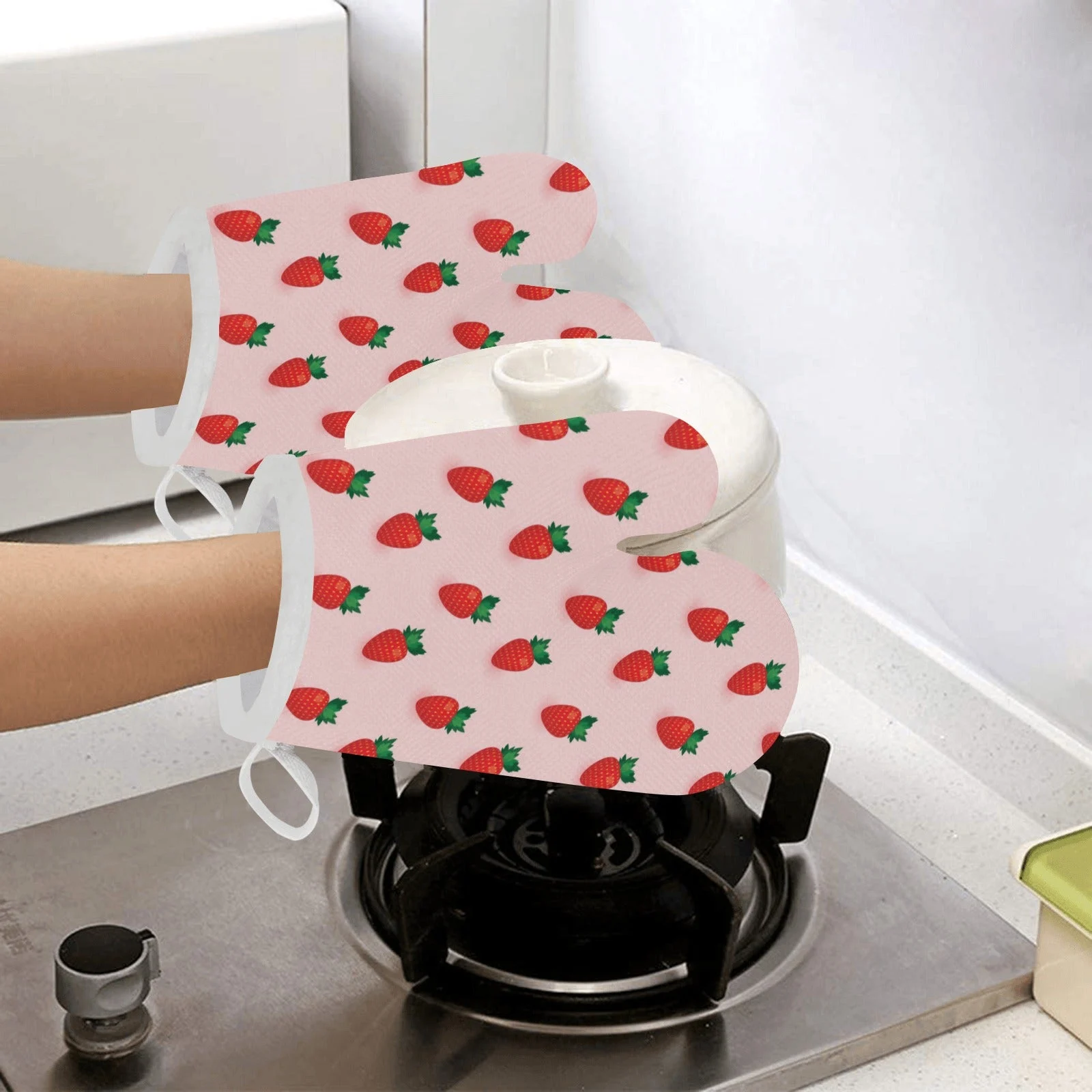 Strawberry Beautiful Pattern Heat Resistant Oven Mitts Pot Holders Set Strawberry Beautiful Pattern Heat Resistant Oven Mitts Pot Holders Set