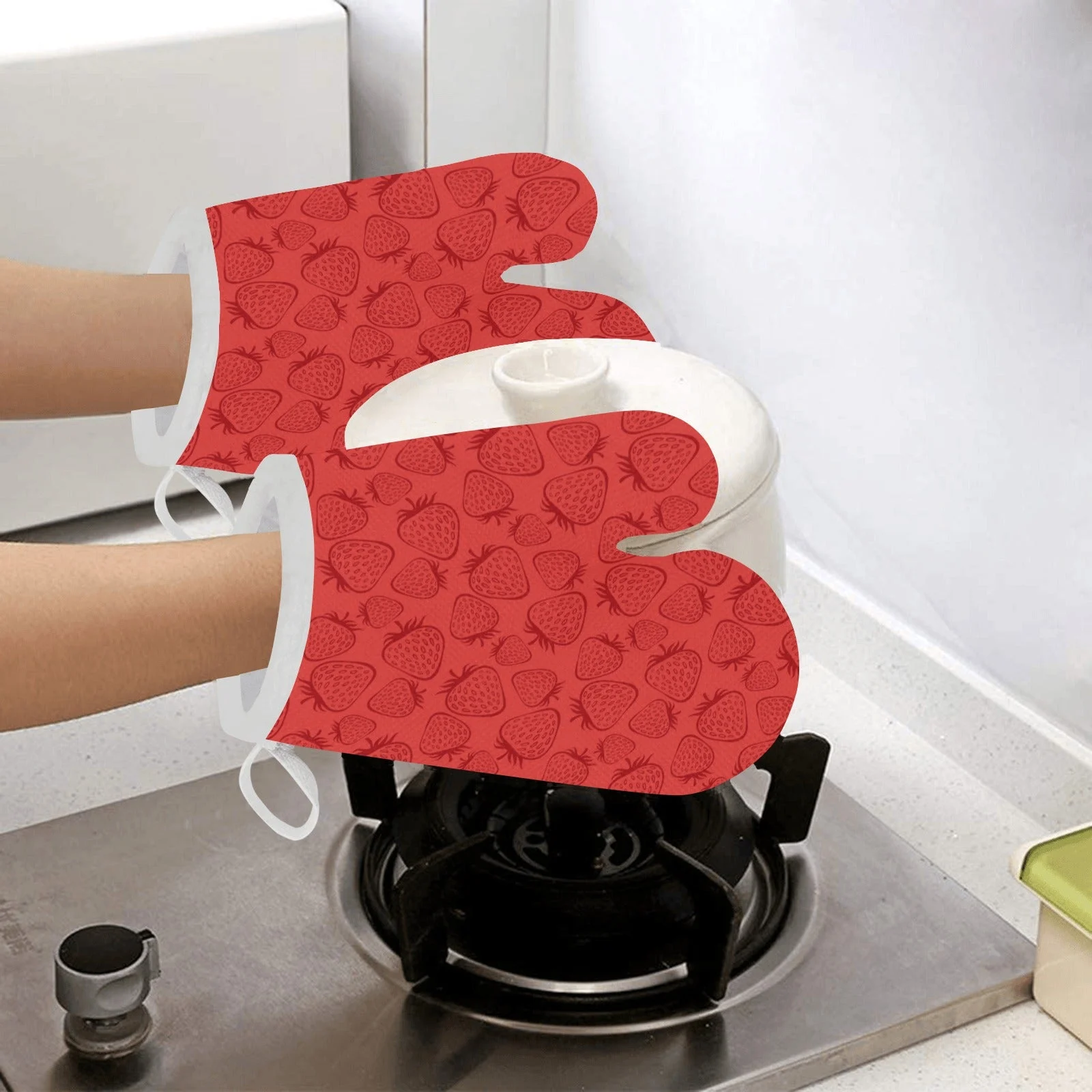 Strawberry Pattern Red Background Heat Resistant Oven Mitts Pot Holders Set Strawberry Pattern Red Background Heat Resistant Oven Mitts Pot Holders Set