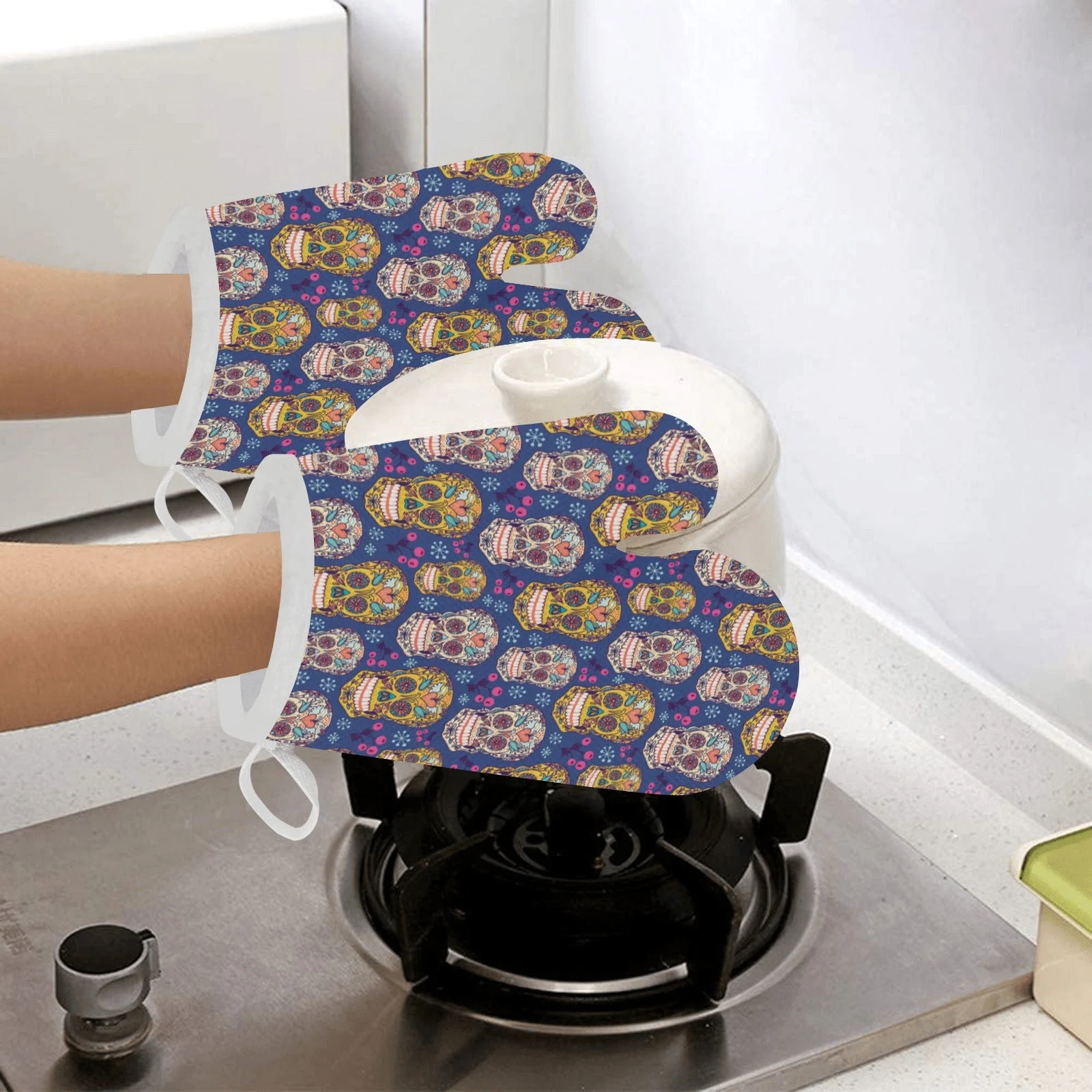 Sugar Skull Flower Pattern Heat Resistant Oven Mitts Pot Holders Set Sugar Skull Flower Pattern Heat Resistant Oven Mitts Pot Holders Set