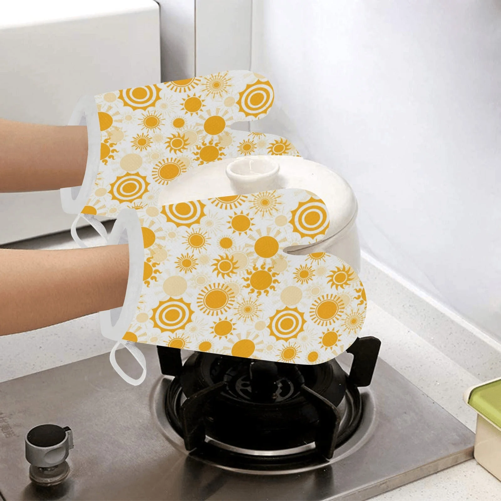 Sun Design Pattern Heat Resistant Oven Mitts Pot Holders Set Sun Design Pattern Heat Resistant Oven Mitts Pot Holders Set