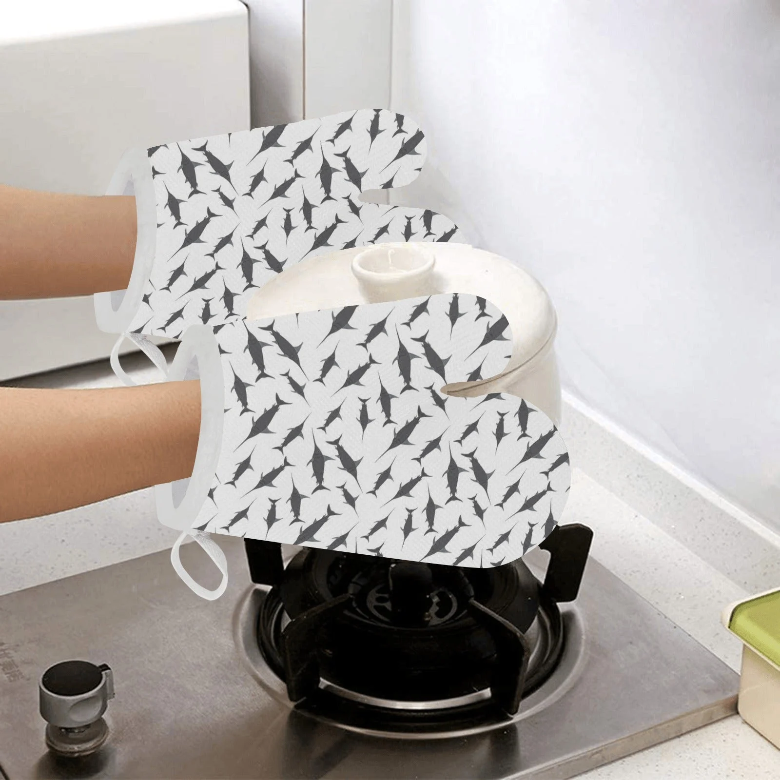Swordfish Pattern Print Design 04 Heat Resistant Oven Mitts & Pot Holders Set Swordfish Pattern Print Design 04 Heat Resistant Oven Mitts & Pot Holders Set