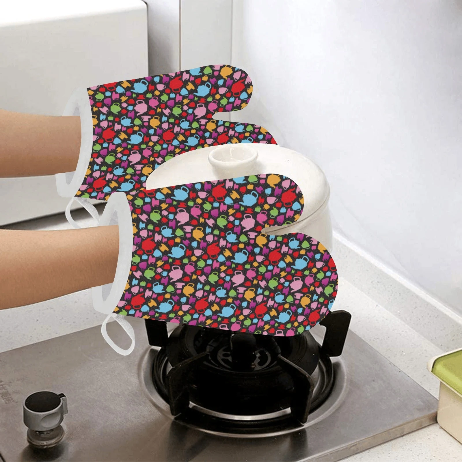 Tea Pots Pattern Print Design 01 Heat Resistant Oven Mitts & Pot Holders Set Tea Pots Pattern Print Design 01 Heat Resistant Oven Mitts & Pot Holders Set